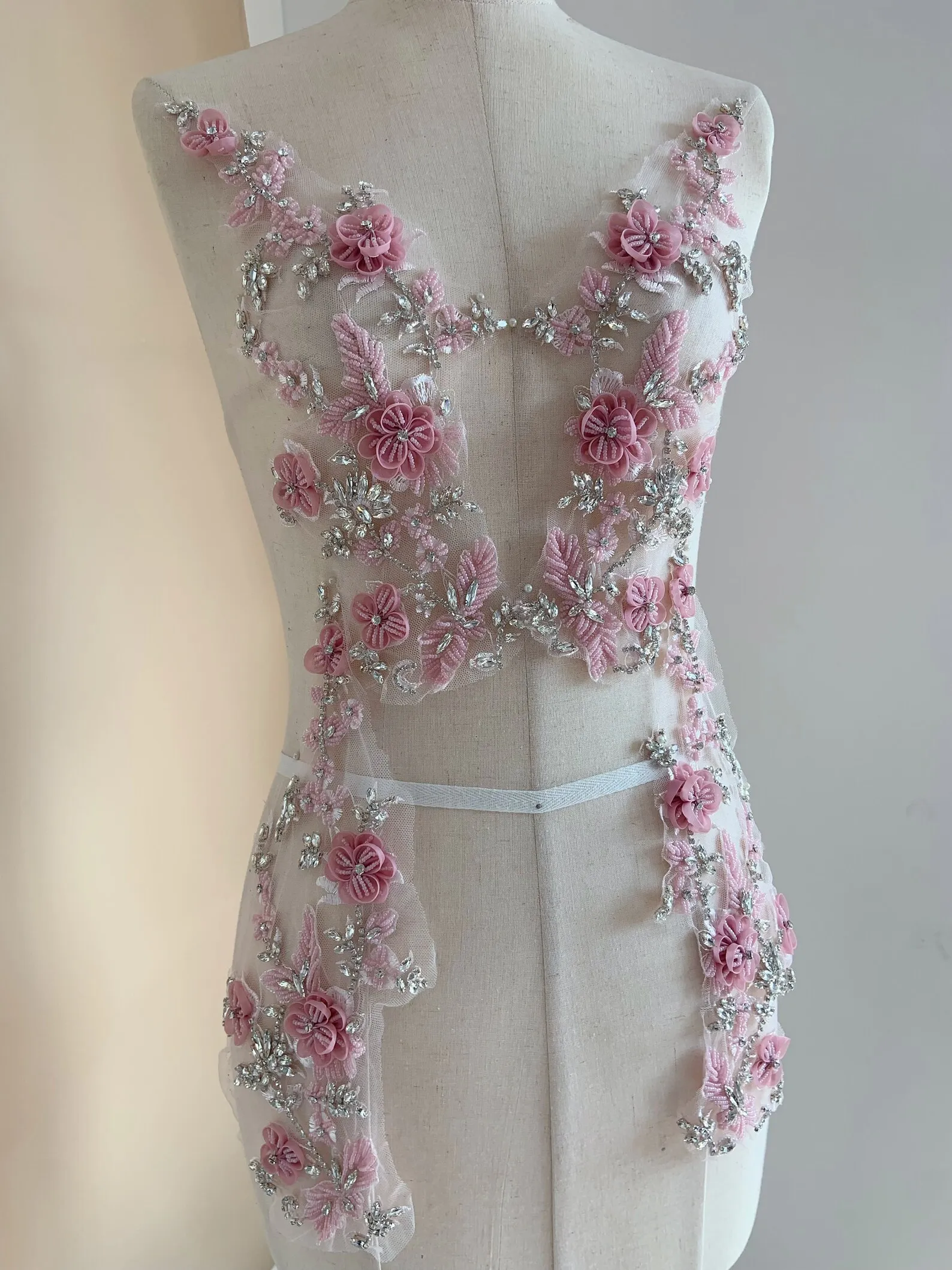 1 Pair Pink Rhinestone Appliqué with 3d Florals for Couture, Dance Costume, Bridal Headpiece
1 Pair Pink Rhinestone Appliqué with 3d Florals for Couture, Dance Costume, Bridal Headpiece