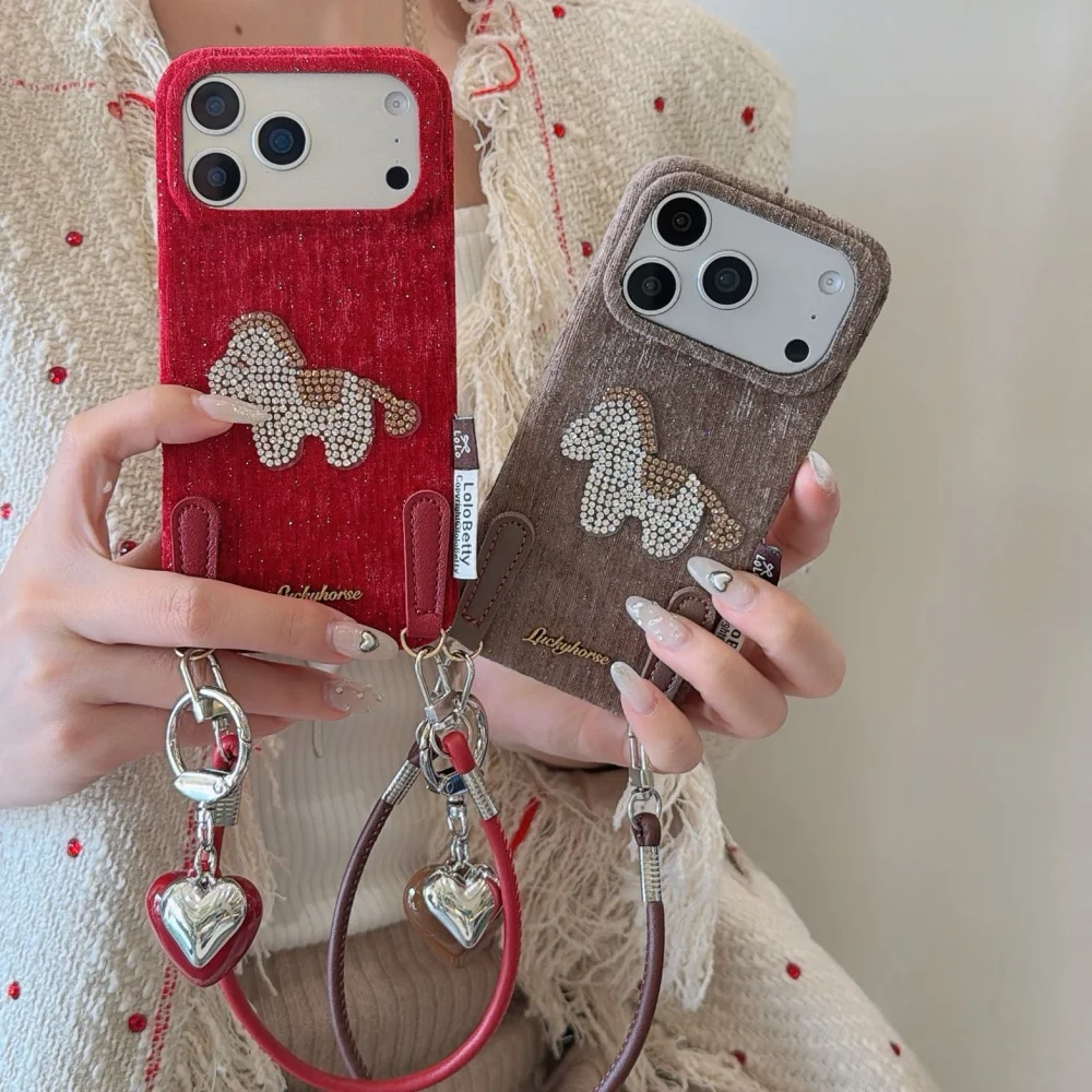 Luxurious high-end diamond pony phone case for iPhone 17 16 ProMax 13 14 15 Pro fundas Korean INS new shockproof protective case
Luxurious high-end diamond pony phone case for iPhone 17 16 ProMax 13 14 15 Pro fundas Korean INS new shockproof protective case