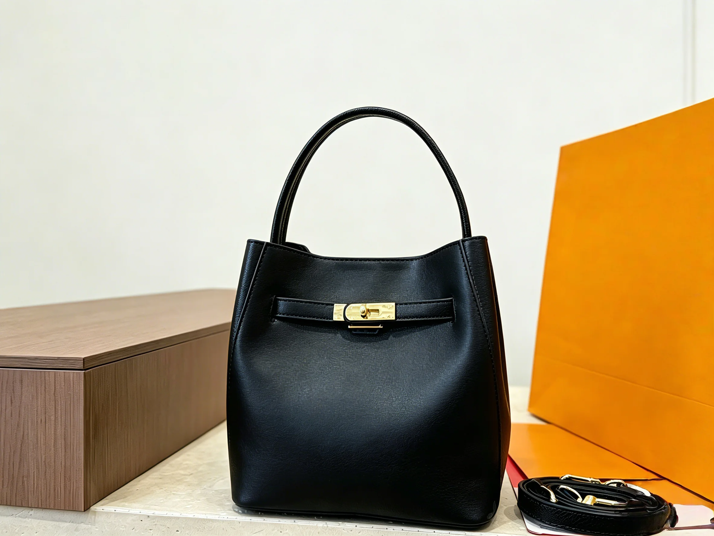2026 New Retro Bucket Bag High-end Versatile Shoulder Bag For Women Stylish Elegant Handbag 18*13*19cm
2026 New Retro Bucket Bag High-end Versatile Shoulder Bag For Women Stylish Elegant Handbag 18*13*19cm