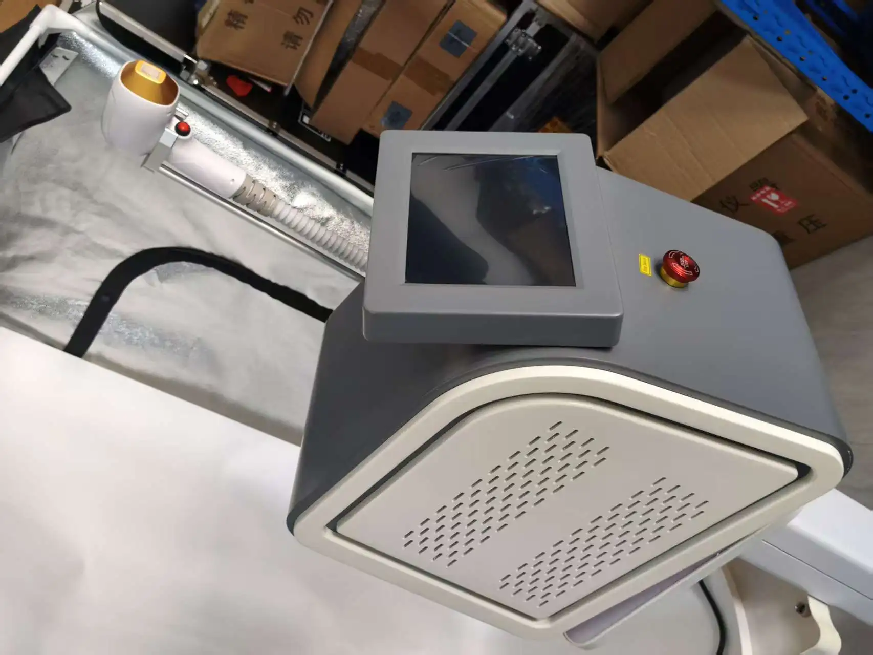 Professional Diode Ice Titanium Laser Body Hair Removal Machine 3 Wavelength 755/808/1064nm Face Hair Remove for Salon Epilator
Professional Diode Ice Titanium Laser Body Hair Removal Machine 3 Wavelength 755/808/1064nm Face Hair Remove for Salon Epilator