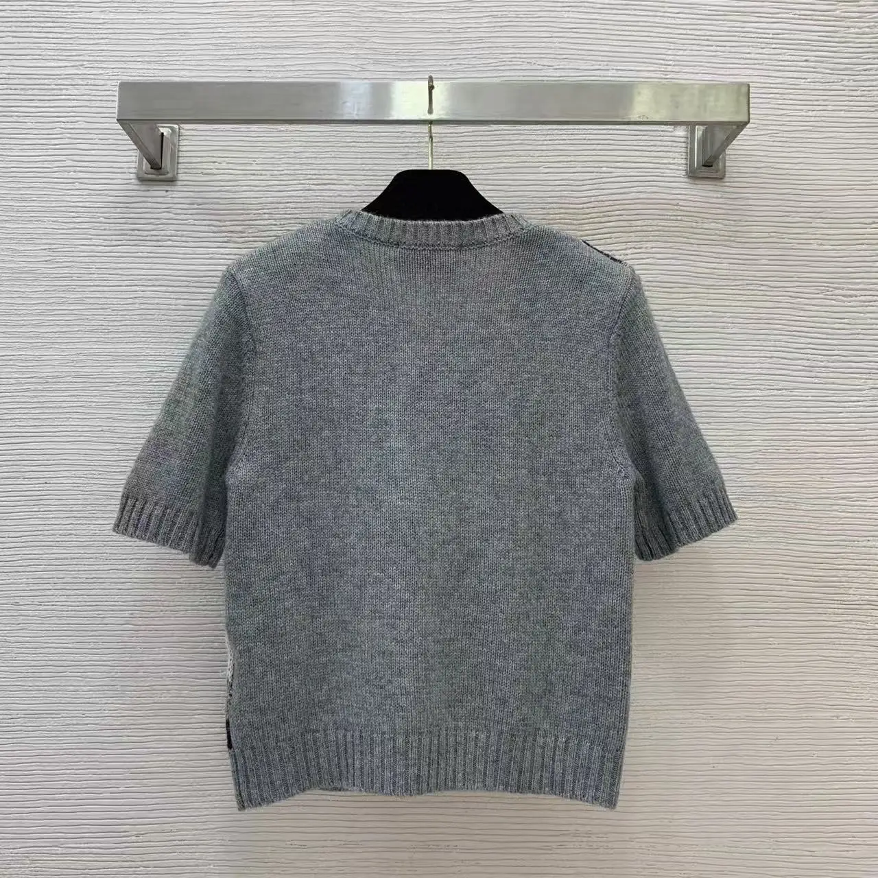 2025 Color Block Diamond Grid Letter Slim Fit Short Knitted Top Women's Fashion T-Shirt
2025 Color Block Diamond Grid Letter Slim Fit Short Knitted Top Women's Fashion T-Shirt