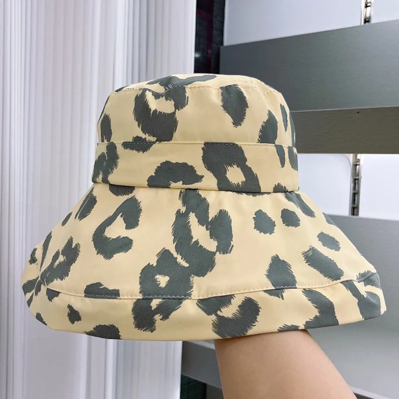 Roll Up Wide Brim Soft Cotton Sun Hat Outdoor Summer Women Hat leopardPrinted Bucket Hat Fishmen Beach Travel Hat Packable
Roll Up Wide Brim Soft Cotton Sun Hat Outdoor Summer Women Hat leopardPrinted Bucket Hat Fishmen Beach Travel Hat Packable