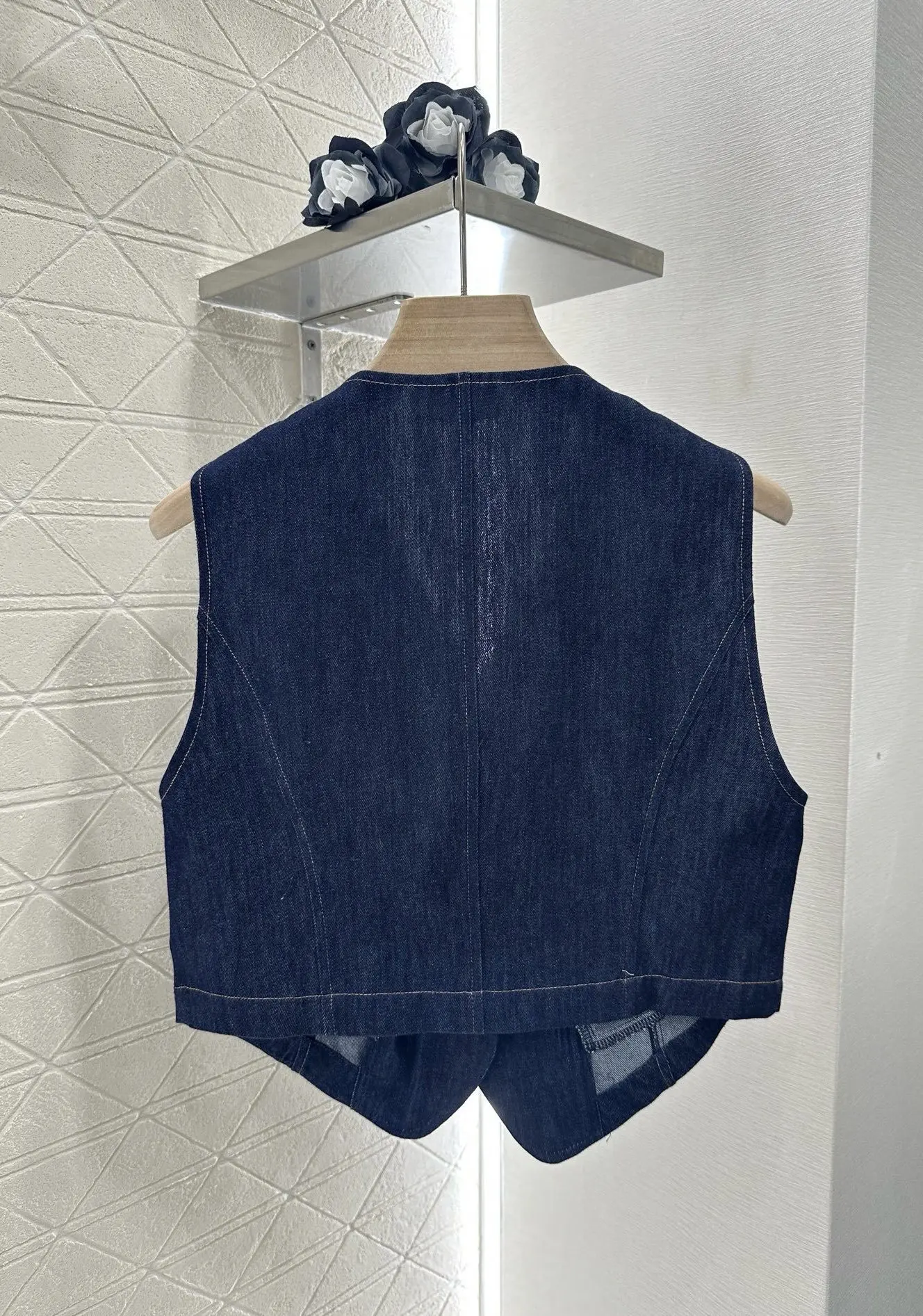 2025 Spring and Summer Fashion New Casual Women's Wear V-Neck Denim Vest Splicing Trousers Set
2025 Spring and Summer Fashion New Casual Women's Wear V-Neck Denim Vest Splicing Trousers Set