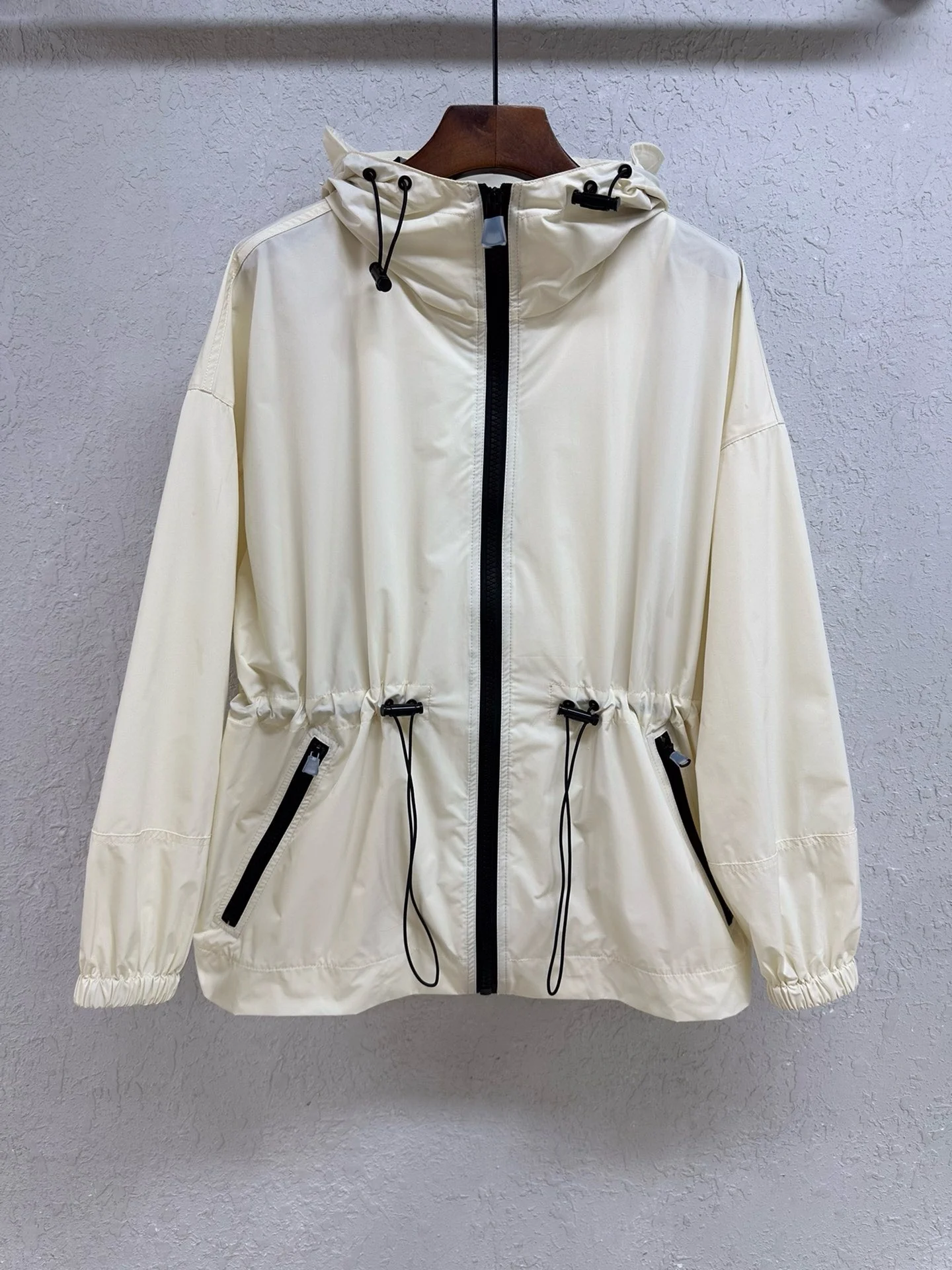 Classic Spring and Autumn Drawstring Waistband Hooded Mid Length Windbreaker Casual Women's Sun Protection Jacket
Classic Spring and Autumn Drawstring Waistband Hooded Mid Length Windbreaker Casual Women's Sun Protection Jacket