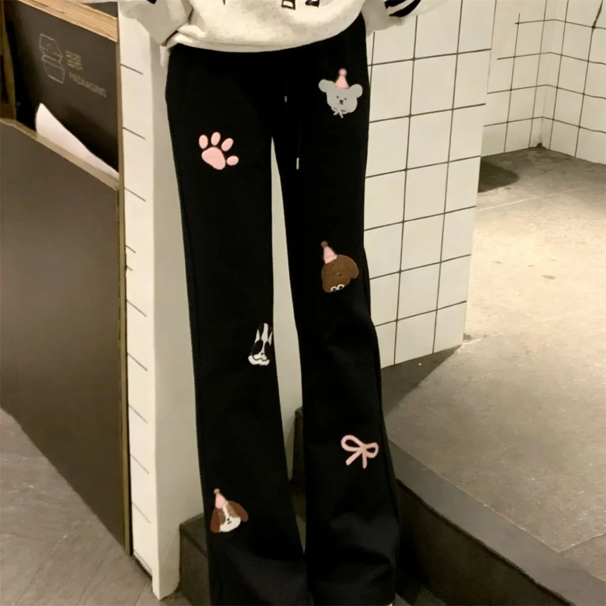 Cartoon Embroidery Cute Sweatpants Women Preppy Style High Waist Sweet Kawaii Wide Leg Pant Fall Winter Japan Vintage Trousers
Cartoon Embroidery Cute Sweatpants Women Preppy Style High Waist Sweet Kawaii Wide Leg Pant Fall Winter Japan Vintage Trousers