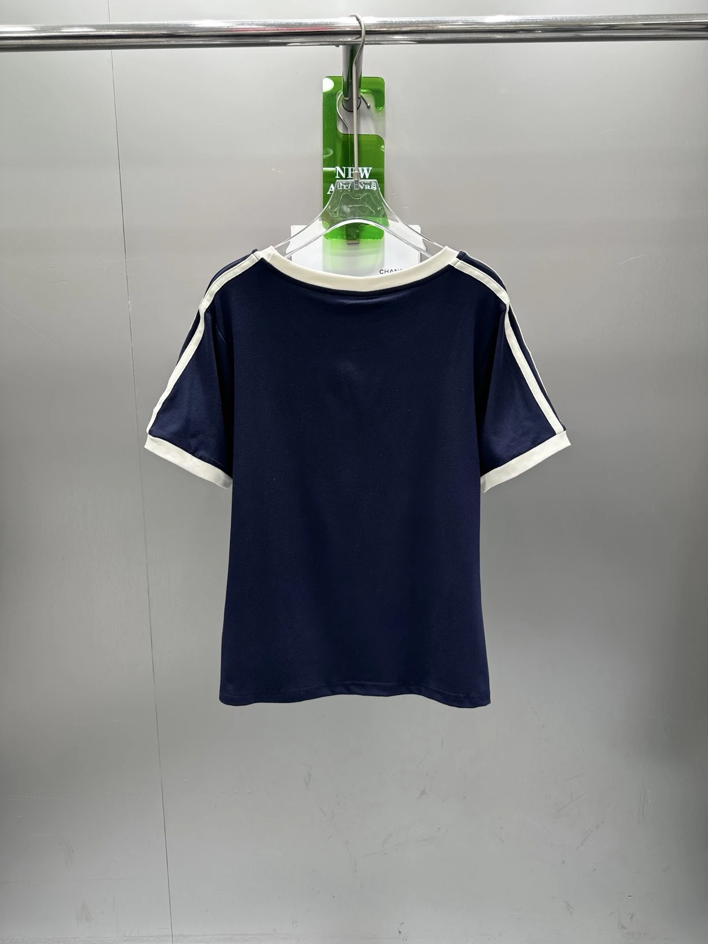 2026 Summer Women's Contrast Trim Crew Neck Side Stripe Tee Retro Casual Style Slim Fit Top ZX185110
2026 Summer Women's Contrast Trim Crew Neck Side Stripe Tee Retro Casual Style Slim Fit Top ZX185110