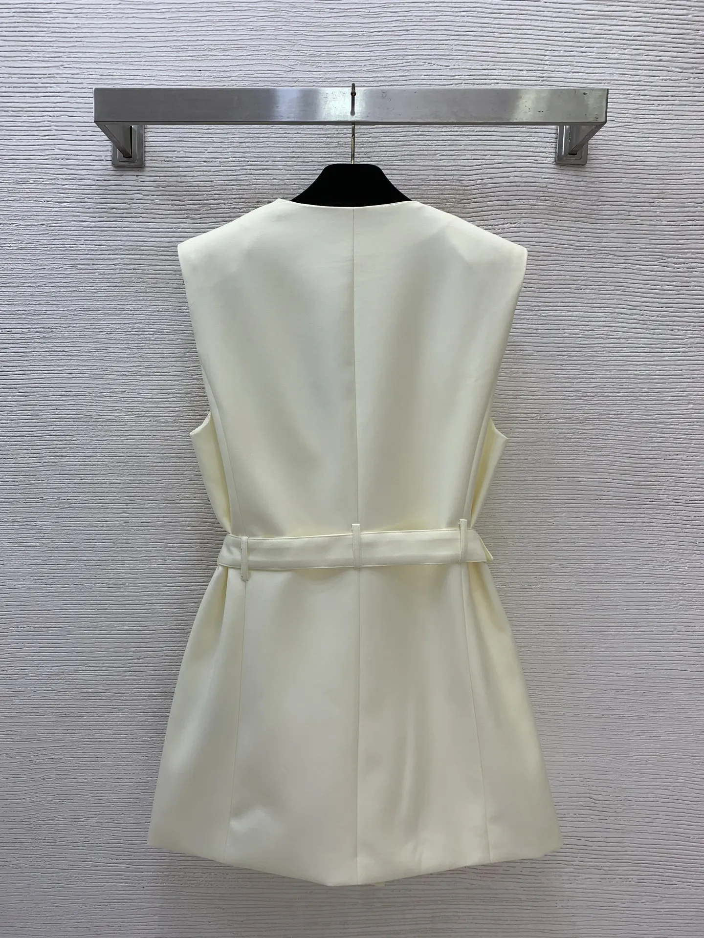 Women's new suit fabric gold hardware buckle waistband cinched waist slimming cross V-neck sleeveless vest dress
Women's new suit fabric gold hardware buckle waistband cinched waist slimming cross V-neck sleeveless vest dress