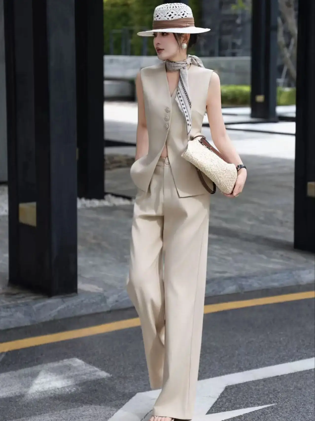 Spring-summer elegant solid color women's trouser vest suit
Spring-summer elegant solid color women's trouser vest suit