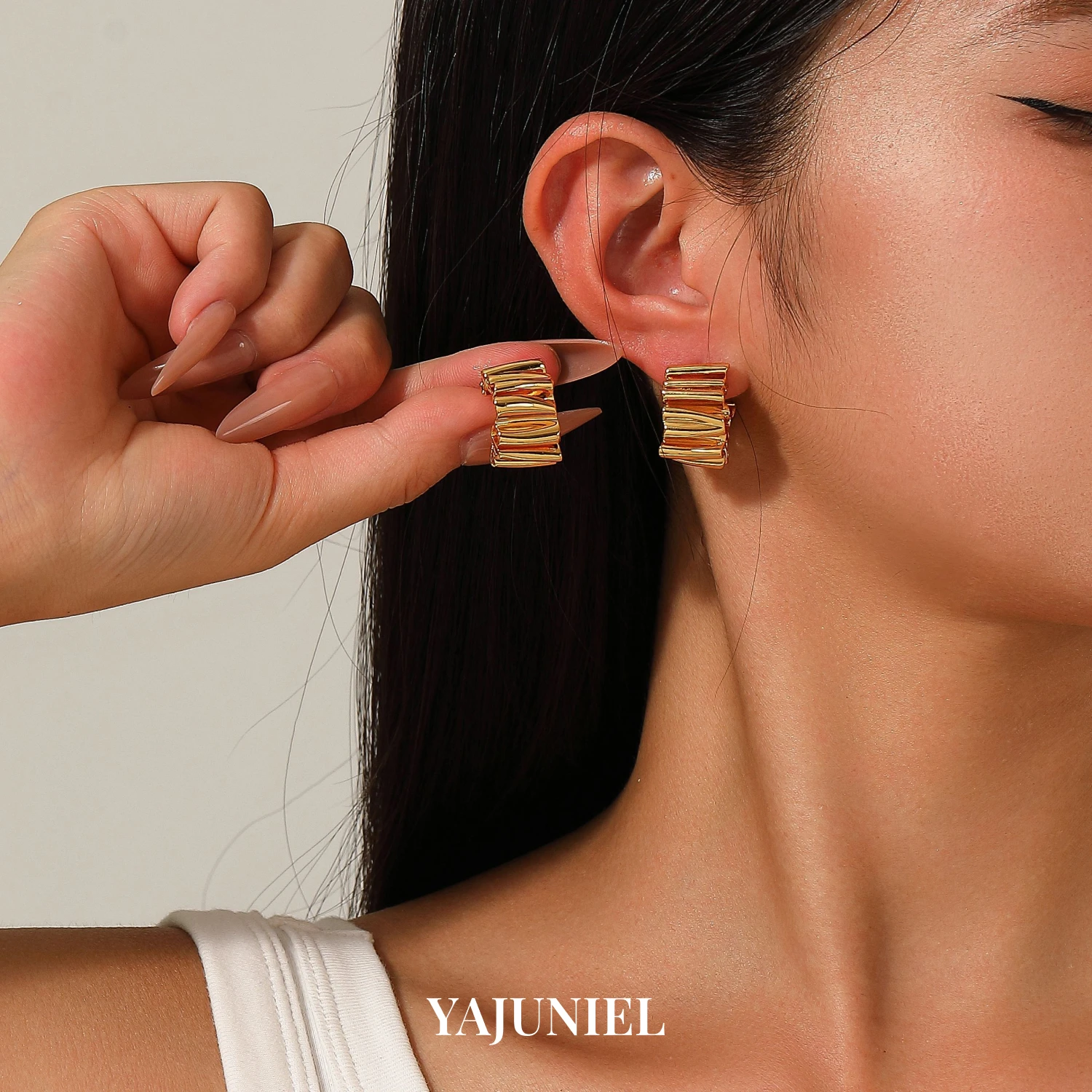 YAJUNIEL 24K Real Gold Plated Pleated C Hoop Earrings for Women Hypoallergenic Textured Ribbed Half Hoop Earrings Jewelry Gift
YAJUNIEL 24K Real Gold Plated Pleated C Hoop Earrings for Women Hypoallergenic Textured Ribbed Half Hoop Earrings Jewelry Gift