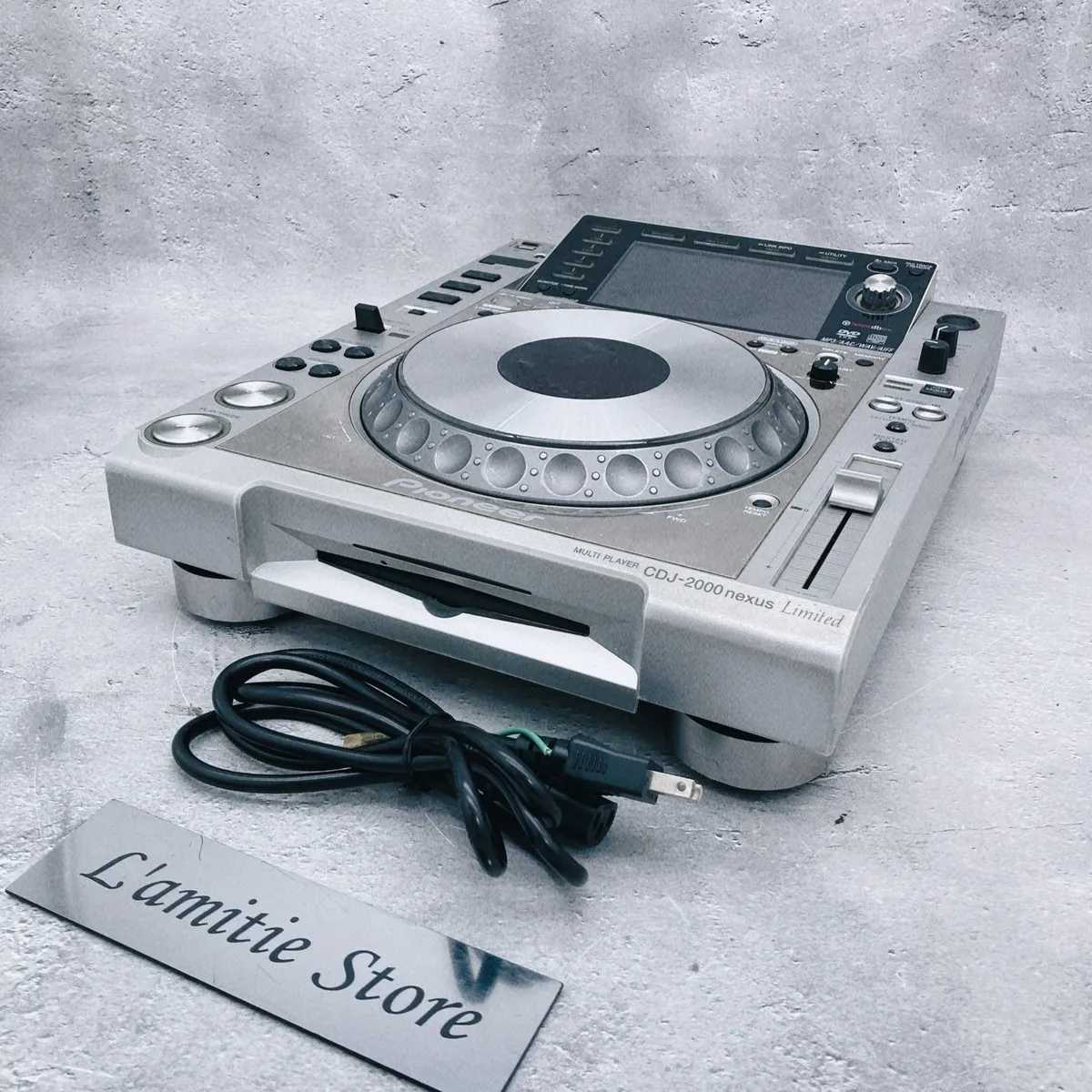 Quality sale on Pair 2x Pioneer DJ CDJ-2000NXS-M nexus Platinum Silver Mirror Limited Edition. @Sales
Quality sale on Pair 2x Pioneer DJ CDJ-2000NXS-M nexus Platinum Silver Mirror Limited Edition. @Sales