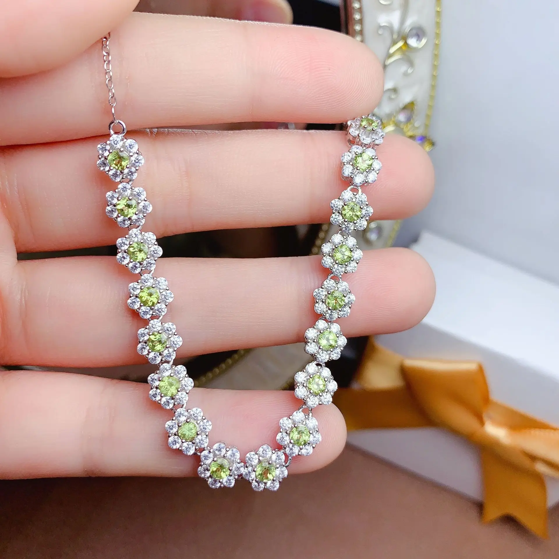 KJJEAXCMY Boutique Jewelry Women's Bracelet 925 Pure Silver Natural Olivine Gemstone Wedding Party Birthday Gift New Year
KJJEAXCMY Boutique Jewelry Women's Bracelet 925 Pure Silver Natural Olivine Gemstone Wedding Party Birthday Gift New Year