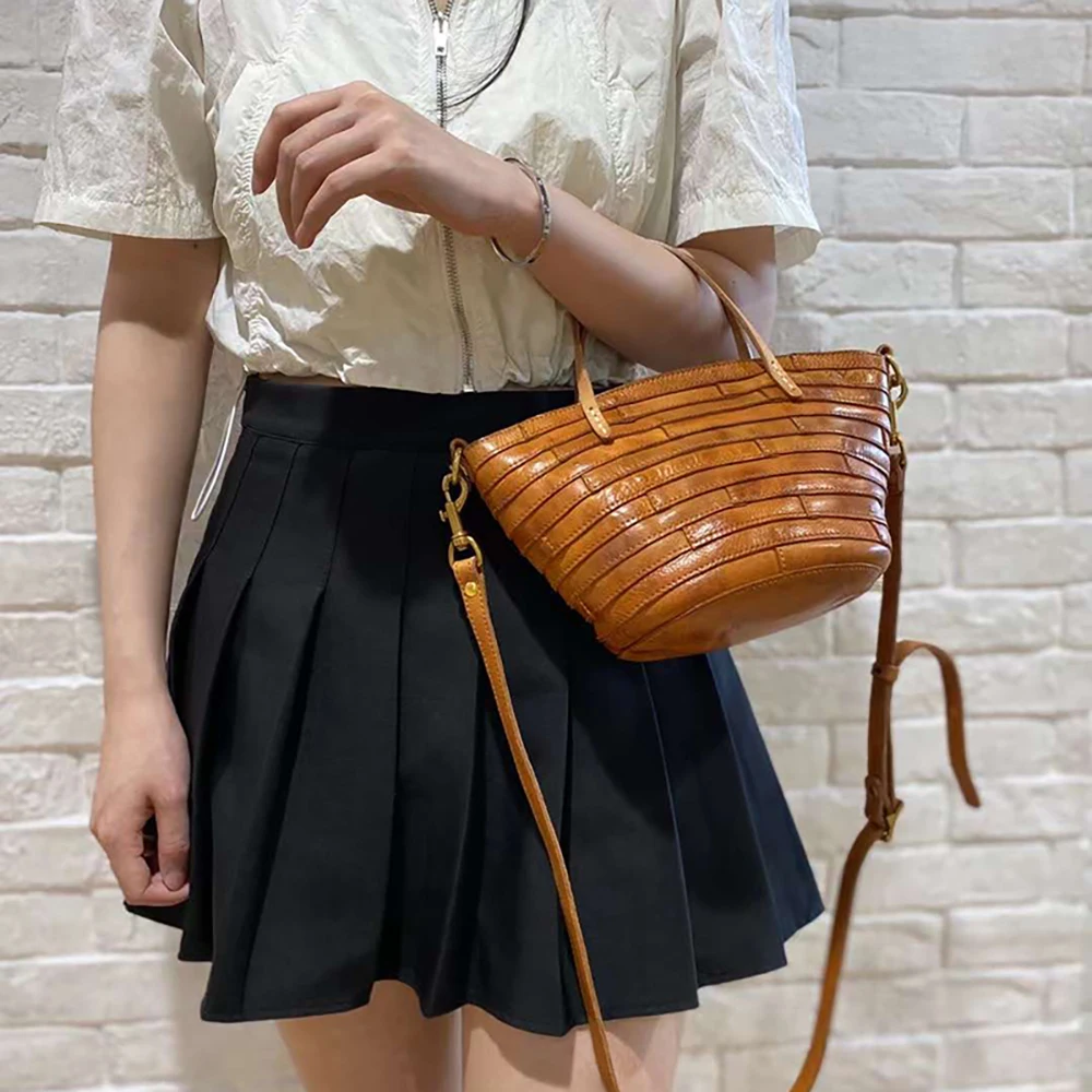 Womens Italian Leather Bag in Cow Leather Shoulder Bag Genuine leather Fashion Crossbody Bag Head Layer Vegetable Tanned Cow bag
Womens Italian Leather Bag in Cow Leather Shoulder Bag Genuine leather Fashion Crossbody Bag Head Layer Vegetable Tanned Cow bag