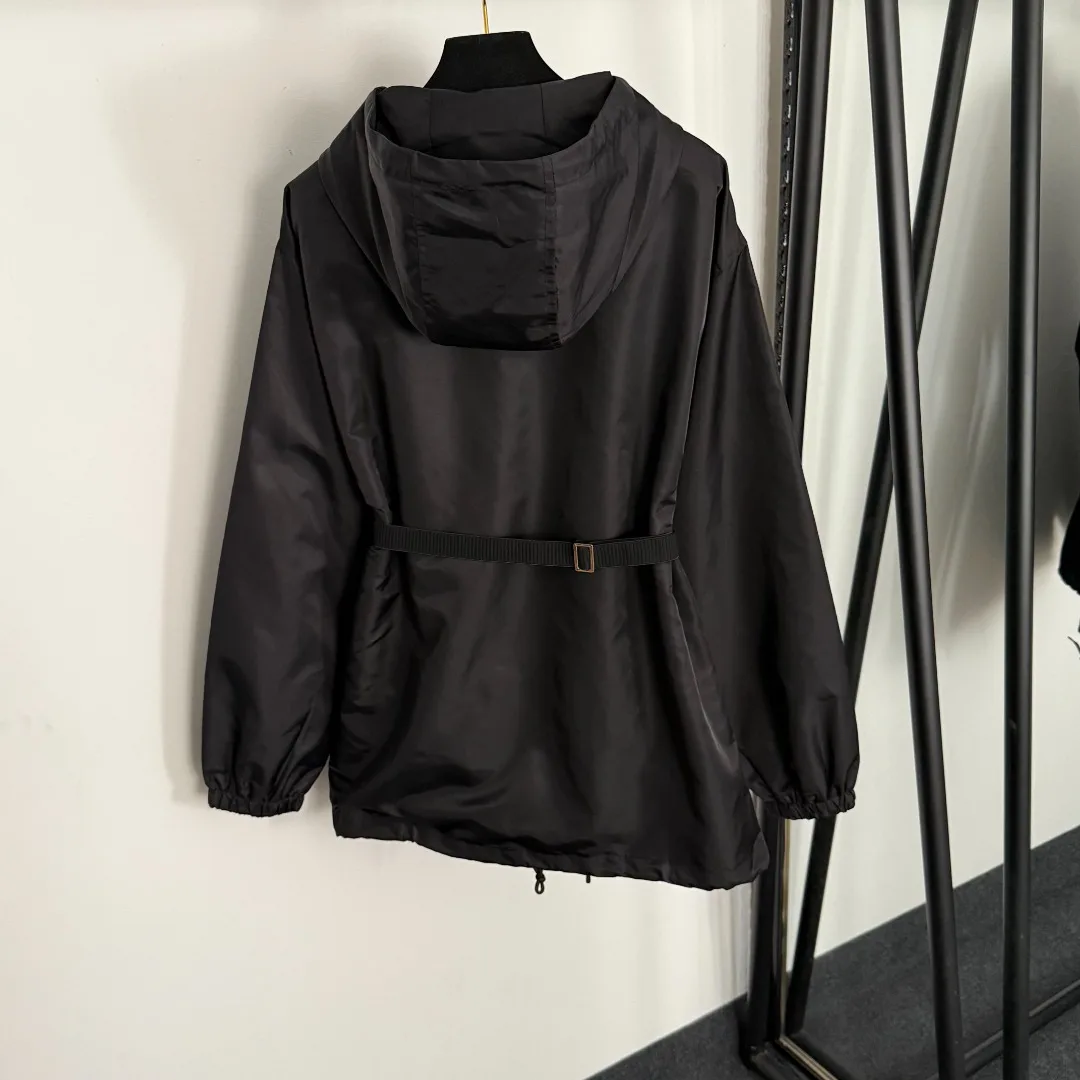 Высококачественная весенне-летняя женская рабочая одежда с карманами и длинными рукавами и капюшоном, ветровка SU115
Высококачественная весенне-летняя женская рабочая одежда с карманами и длинными рукавами и капюшоном, ветровка SU115