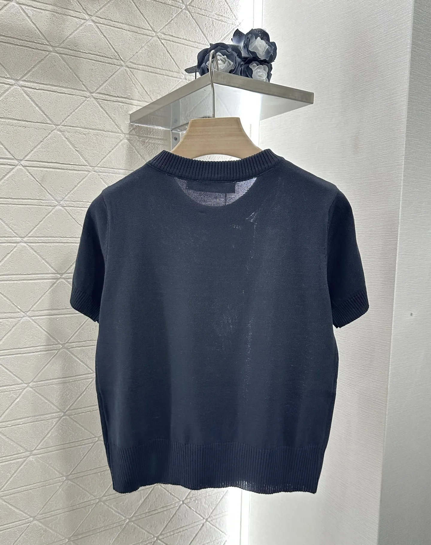 2025 New T-shirt O-neck Tencel Wool Solid Sweater Short-sleeved Fashionable Versatile Slimming Figure-hugging Spring Summer
2025 New T-shirt O-neck Tencel Wool Solid Sweater Short-sleeved Fashionable Versatile Slimming Figure-hugging Spring Summer