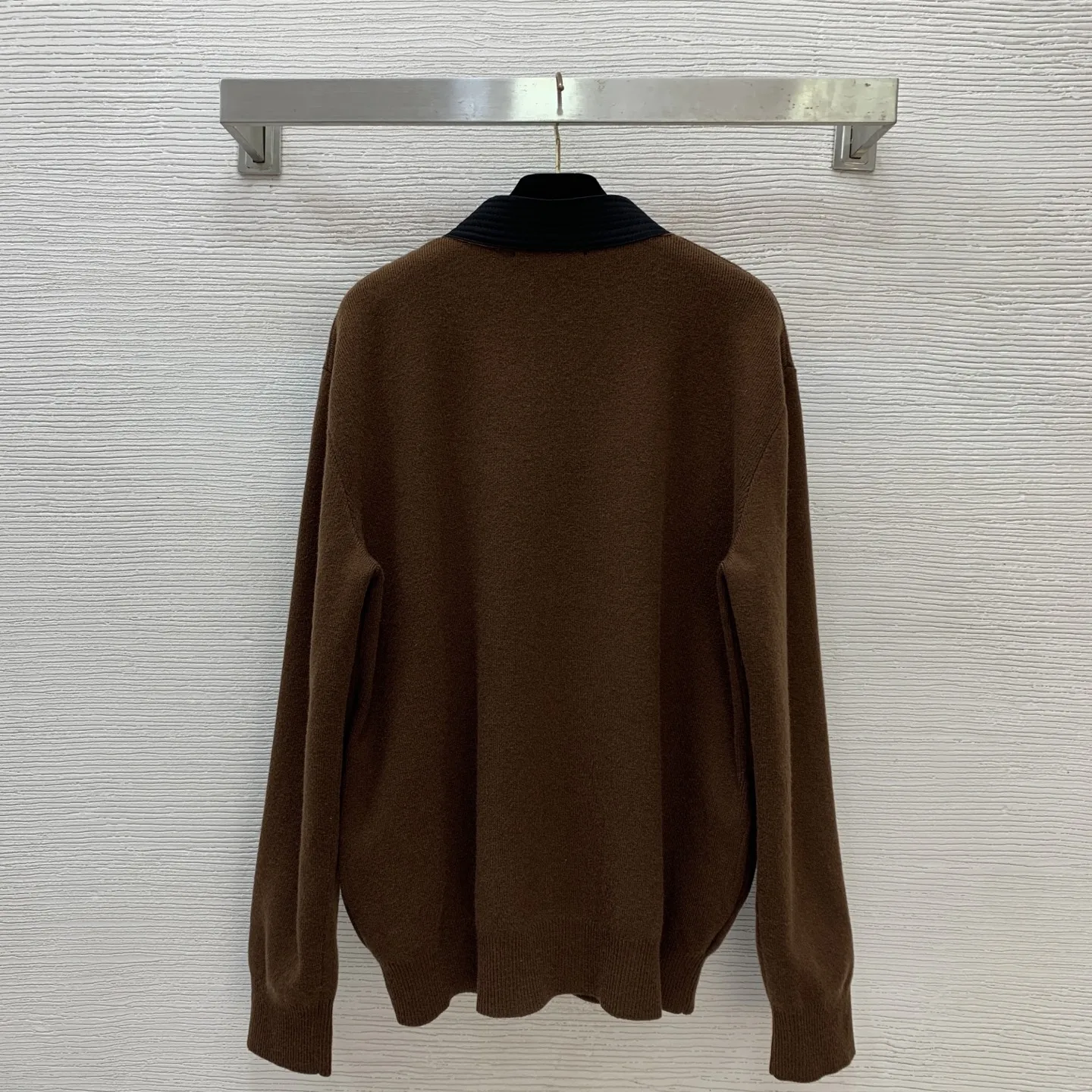 Осень-зима 2021, новая женская одежда, свитер с v-образным вырезом и длинными рукавами, верхняя шерстяная пряжа, теплая планка с перекрестной строчкой
Осень-зима 2021, новая женская одежда, свитер с v-образным вырезом и длинными рукавами, верхняя шерстяная пряжа, теплая планка с перекрестной строчкой