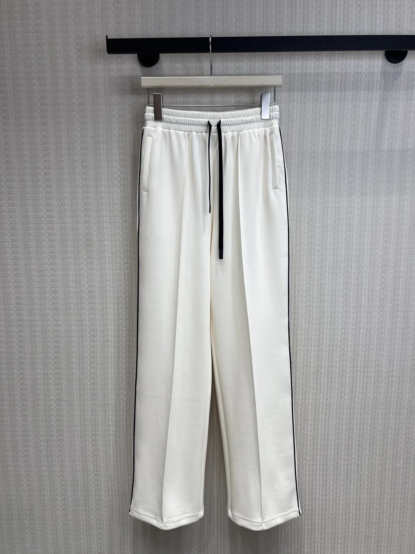 2026 Summer Women's Contrast Drawstring Elastic Waist Wide Leg Sweatpants Side Stripe Drapey Casual Pants ZX8857
2026 Summer Women's Contrast Drawstring Elastic Waist Wide Leg Sweatpants Side Stripe Drapey Casual Pants ZX8857