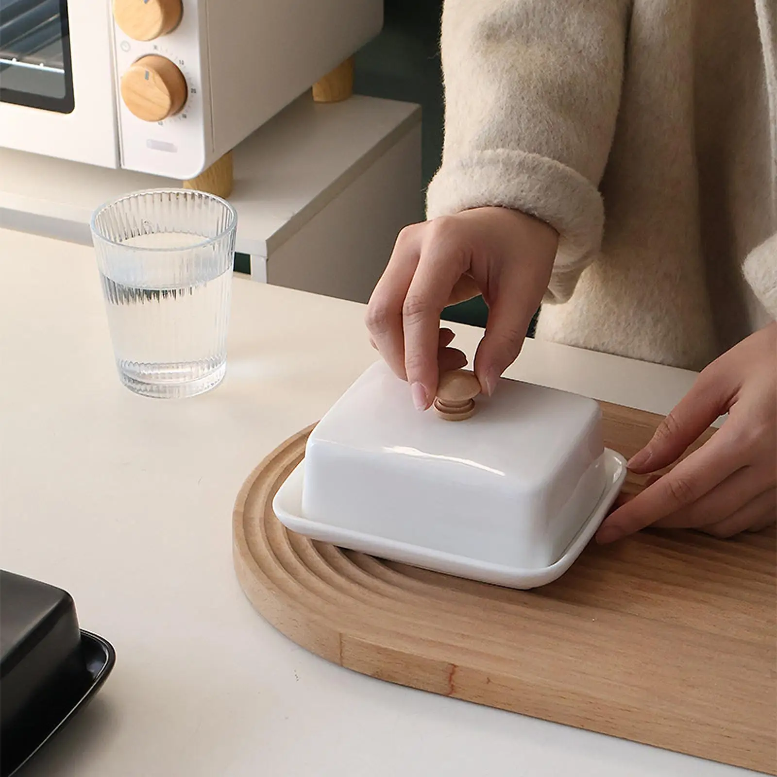 Керамическая тарелка для масла с крышкой, европейский контейнер для хранения масла, поднос для сыра, закуска, десертное блюдо
Керамическая тарелка для масла с крышкой, европейский контейнер для хранения масла, поднос для сыра, закуска, десертное блюдо