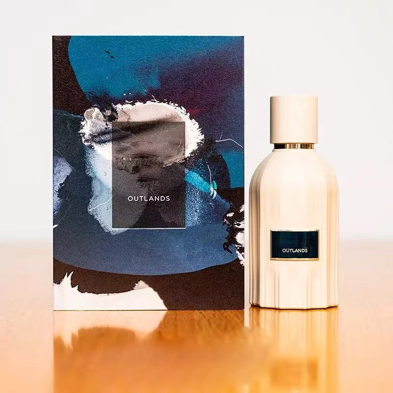 Amouage Outlands Breath of the Wilderness, mixed with a steady scent of amber and moss, the rice white vertical grain bottle carries the distance and tenderness of the wilderness, unlocking the free sense of smell of neutral wood tones
Amouage Outlands Breath of the Wilderness, mixed with a steady scent of amber and moss, the rice white vertical grain bottle carries the distance and tenderness of the wilderness, unlocking the free sense of smell of neutral wood tones