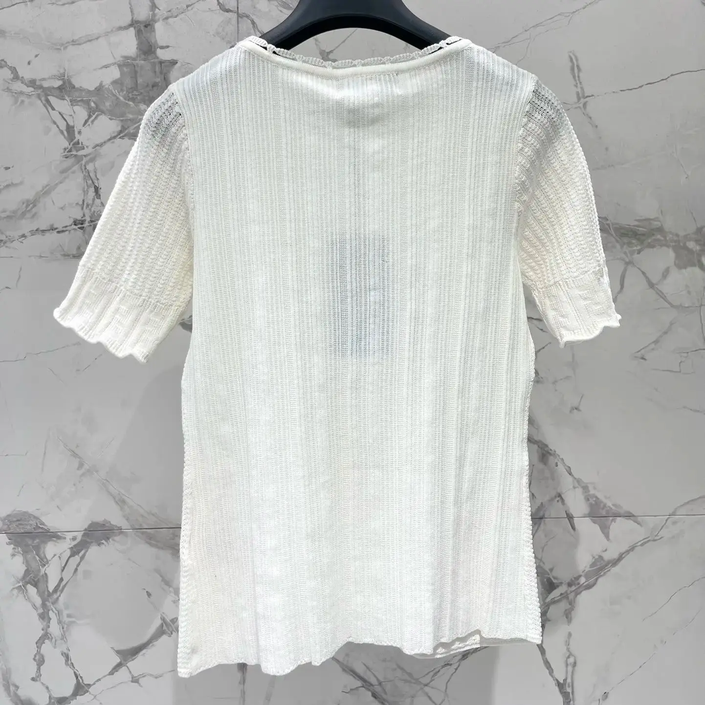 Solid Color Petal Edge Knitted Short Sleeve Top Design Is Simple Soft And Comfortable To Wear Alone Or Inside
Solid Color Petal Edge Knitted Short Sleeve Top Design Is Simple Soft And Comfortable To Wear Alone Or Inside