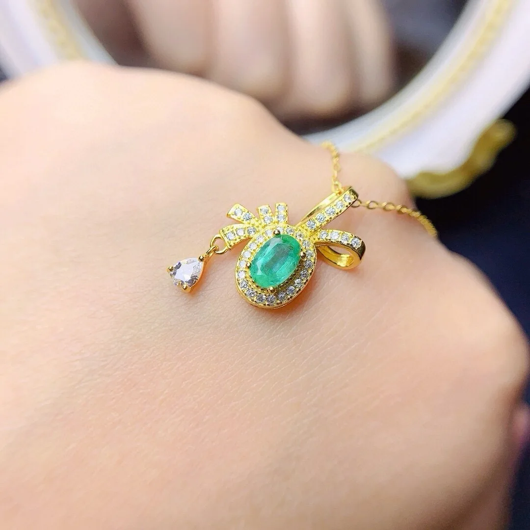 Boutique Jewelry Girl Pure Natural Emerald Necklace Pendant 925 Pure Silver Electroplated Gold Bow Christmas Gift for Girlfriend
Boutique Jewelry Girl Pure Natural Emerald Necklace Pendant 925 Pure Silver Electroplated Gold Bow Christmas Gift for Girlfriend