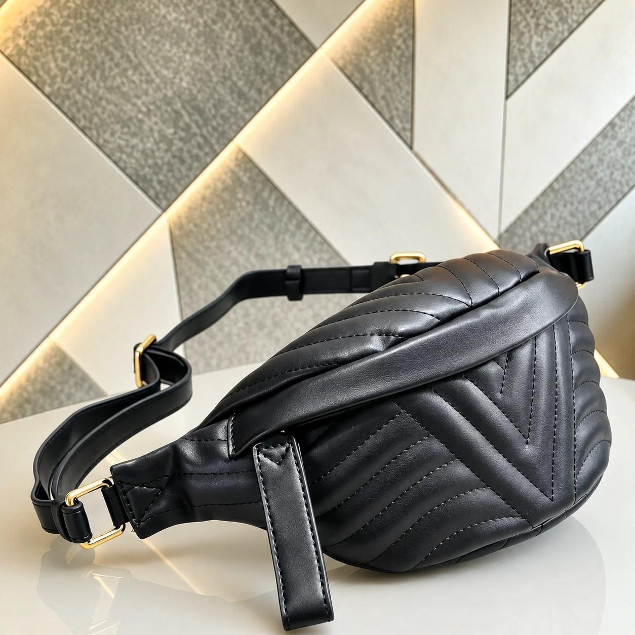 2026 Women’s Waist Bag Fashion Quilted Crossbody Chest Pack Chain Strap Travel Belt Bag No Box Size:22.5×12×11cm
2026 Women’s Waist Bag Fashion Quilted Crossbody Chest Pack Chain Strap Travel Belt Bag No Box Size:22.5×12×11cm