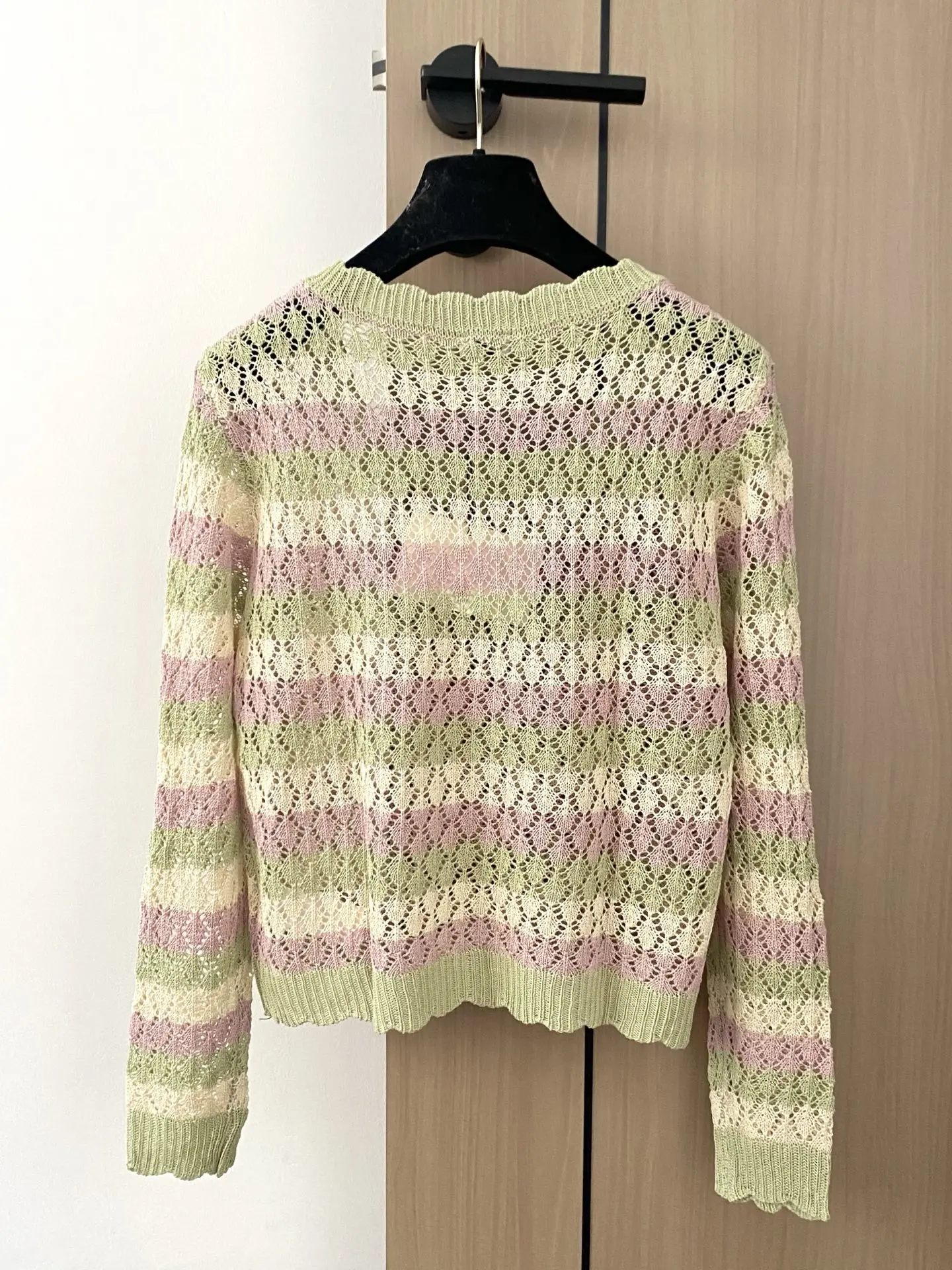 2025 autumn fashion new women's clothing hollow gradient color long sleeve embroidery pattern casual pullover round neck T-shirt
2025 autumn fashion new women's clothing hollow gradient color long sleeve embroidery pattern casual pullover round neck T-shirt