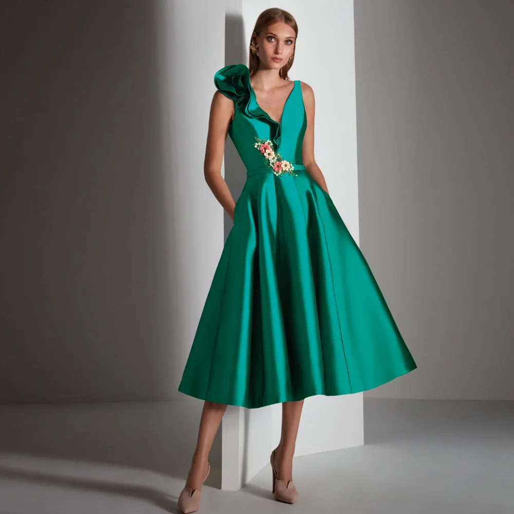 Elegant Green Mother Of The Bride Dresses V Neck Sleeveless Wedding Party Gowns Flowers A-Line Tea-Length Satin فساتين السهرة
Elegant Green Mother Of The Bride Dresses V Neck Sleeveless Wedding Party Gowns Flowers A-Line Tea-Length Satin فساتين السهرة