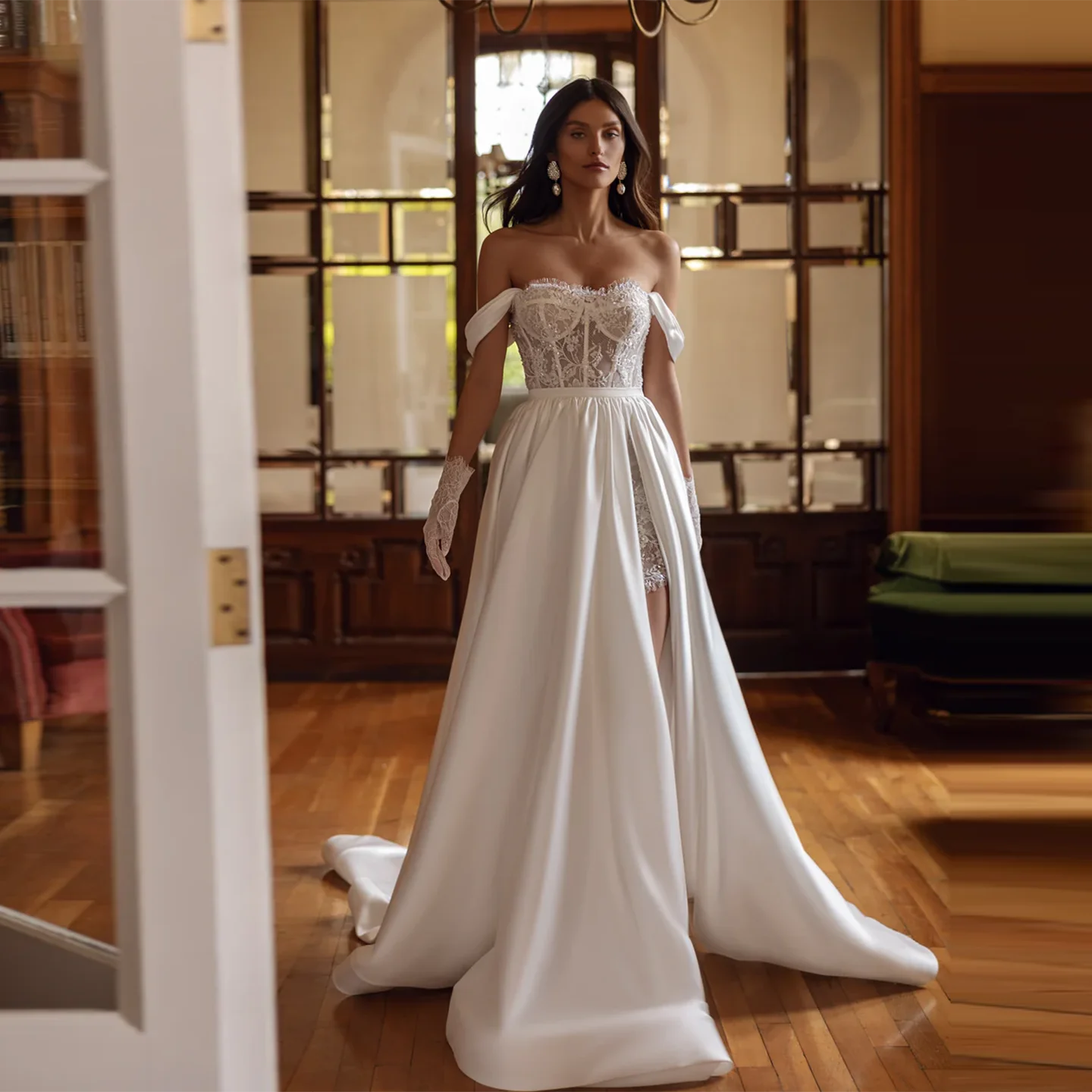 Sharon Said 2025 Elegant A-line Off White Satin Wedding Dress Romantic Side Slit Court Train Corset Bridal Gown SW431 Customized
Sharon Said 2025 Elegant A-line Off White Satin Wedding Dress Romantic Side Slit Court Train Corset Bridal Gown SW431 Customized
