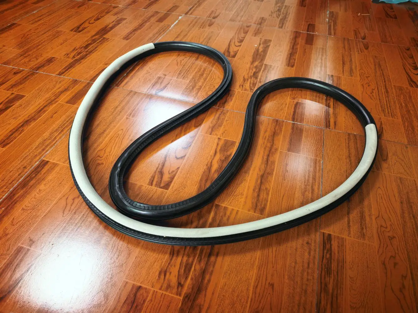 Front Left Driver Side Door Surround Sealing Strip Grey For VW Jetta / Bora MK4
Front Left Driver Side Door Surround Sealing Strip Grey For VW Jetta / Bora MK4