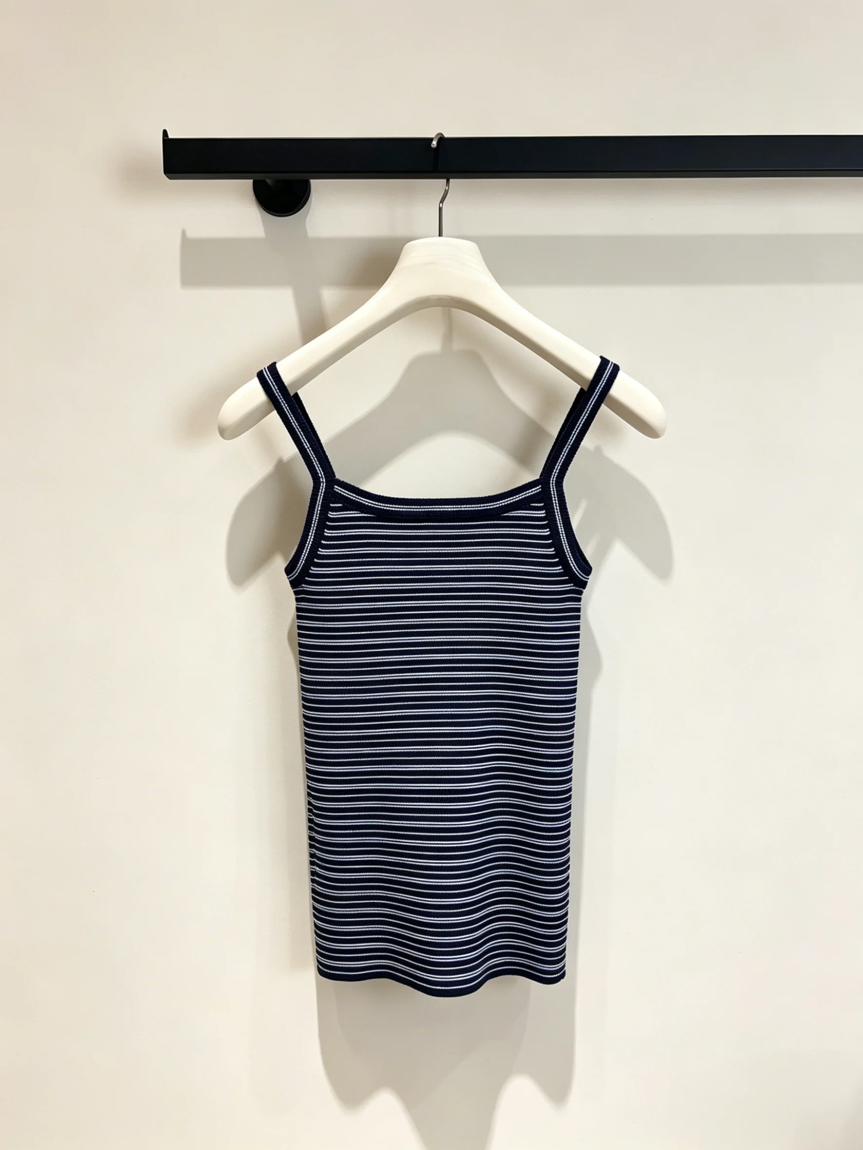 2026 New Ladies Navy Striped Knit Tank Size M L Casual Slim Fit Square Neck Sleeveless Camisole Code 030
2026 New Ladies Navy Striped Knit Tank Size M L Casual Slim Fit Square Neck Sleeveless Camisole Code 030