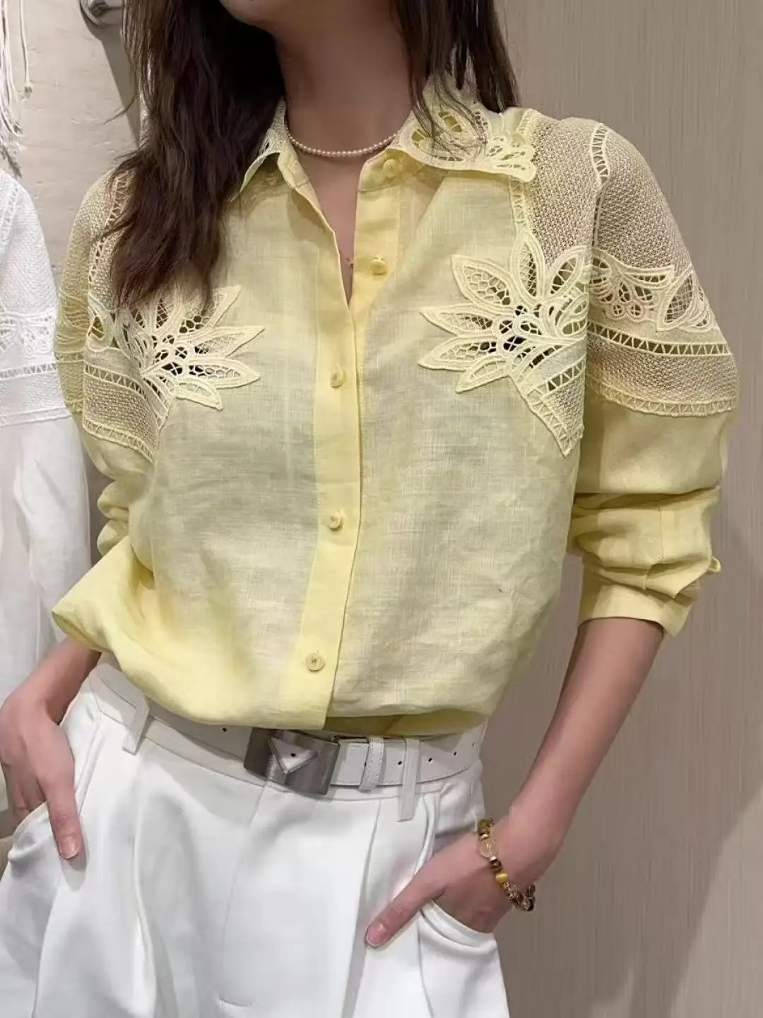 Elegant solid color embroidered hook flower linen shirt
Elegant solid color embroidered hook flower linen shirt