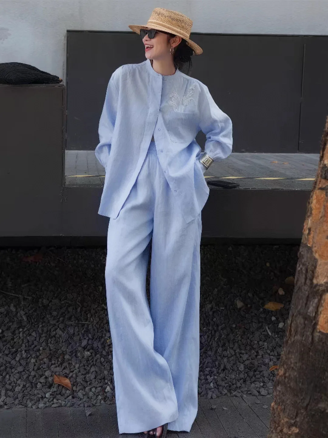 Осенний женский повседневный свободный однотонный костюм из 100% льна с тонкой вышивкой
Осенний женский повседневный свободный однотонный костюм из 100% льна с тонкой вышивкой