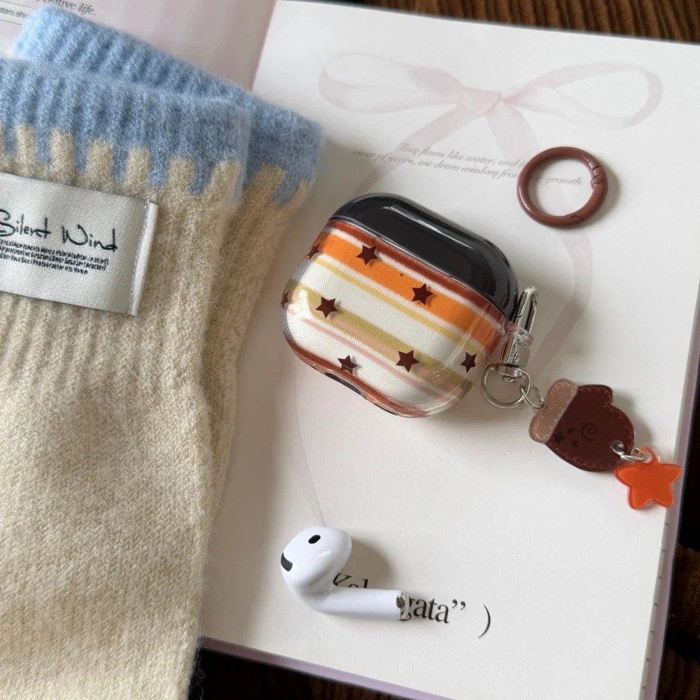 Stylish Striped Star Headphone Case for AirPods 4/3/2 Pro/2/3 with Maple Leaf Pendant, Cute New Shockproof Headphone Case
Stylish Striped Star Headphone Case for AirPods 4/3/2 Pro/2/3 with Maple Leaf Pendant, Cute New Shockproof Headphone Case