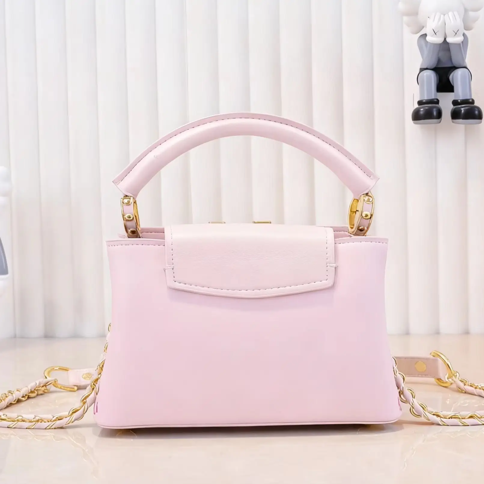 2025 Mini Handbag Pink Flower Graffiti Daily Matching Cute and Exquisite 21cm*14cm*8cm
2025 Mini Handbag Pink Flower Graffiti Daily Matching Cute and Exquisite 21cm*14cm*8cm