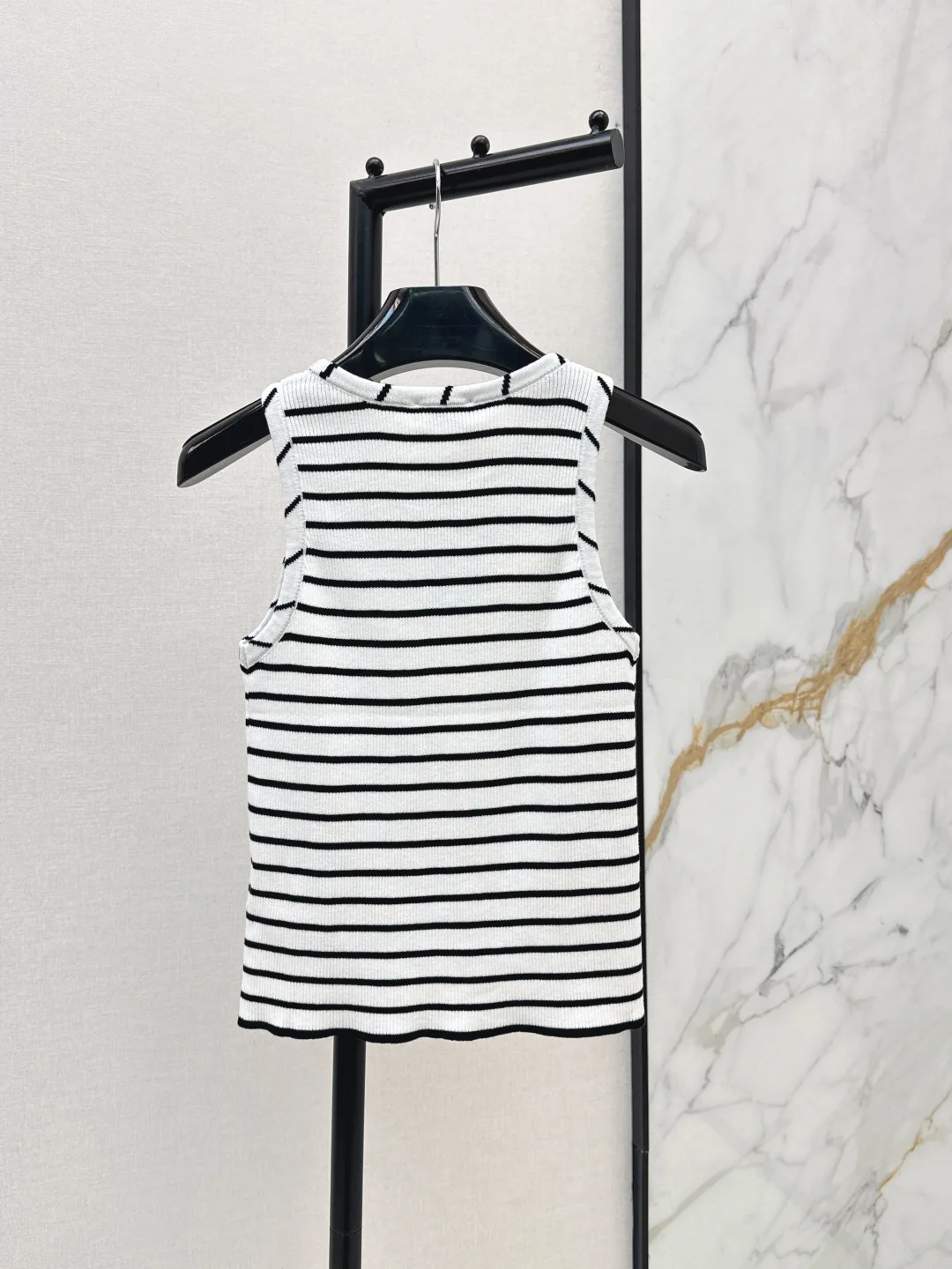 2026 Summer Women's Fine Stripe Ribbed Knit Tank Top Slim Fit Crew Neck Sleeveless Top ZX18572
2026 Summer Women's Fine Stripe Ribbed Knit Tank Top Slim Fit Crew Neck Sleeveless Top ZX18572