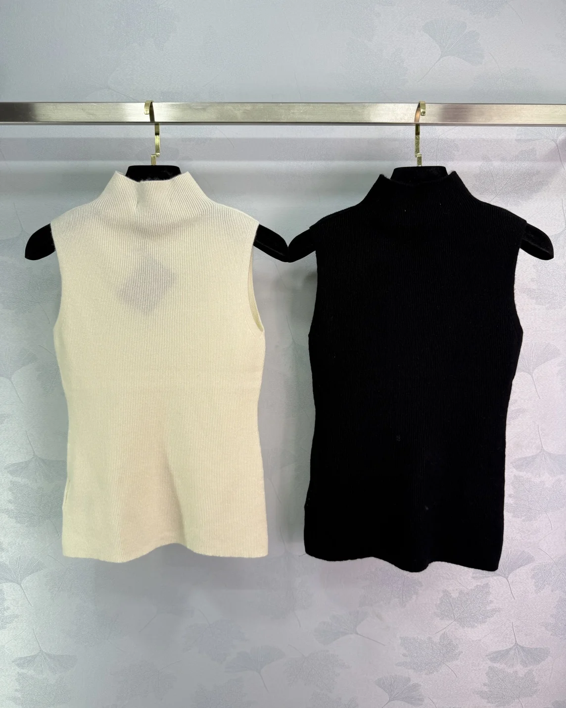 2025 New sweater vest sleeveless high collar wool solid cashmere pullover Versatile Slimming Figure-hugging winter autumn
2025 New sweater vest sleeveless high collar wool solid cashmere pullover Versatile Slimming Figure-hugging winter autumn