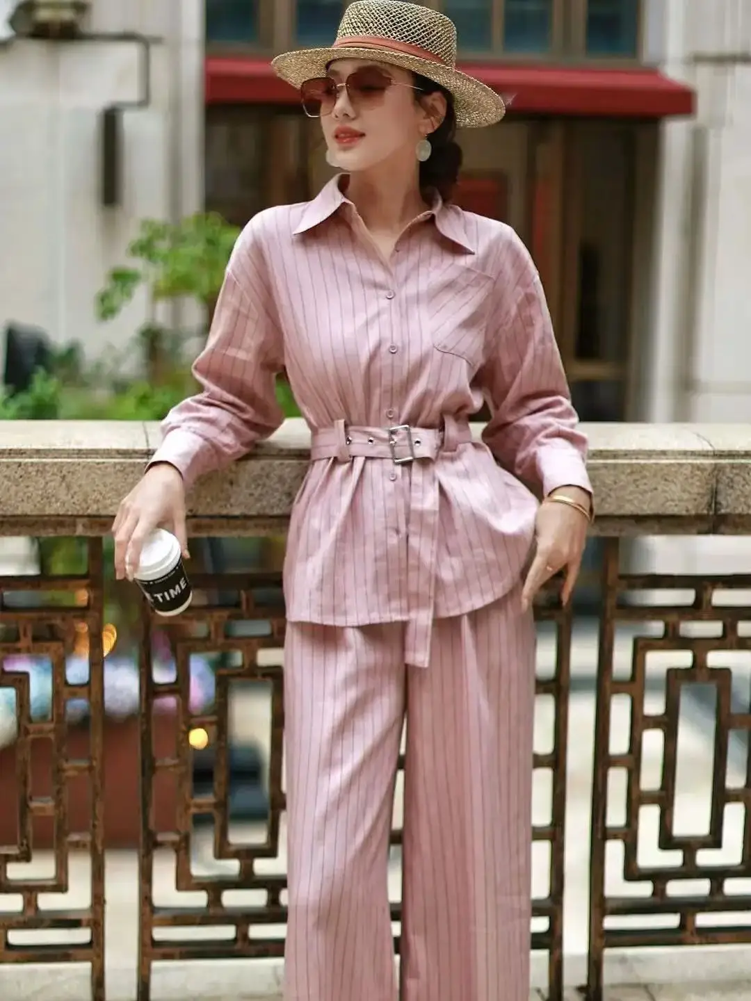 Versatile casual high-quality linen two-piece set with belt
Versatile casual high-quality linen two-piece set with belt