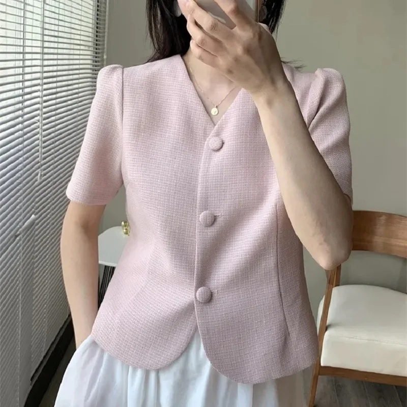 Women Original Elegant Simple Single Breasted Fragrant V-Neck Bubble Sleeve Short Coat Summer 2023 Jackets
Women Original Elegant Simple Single Breasted Fragrant V-Neck Bubble Sleeve Short Coat Summer 2023 Jackets