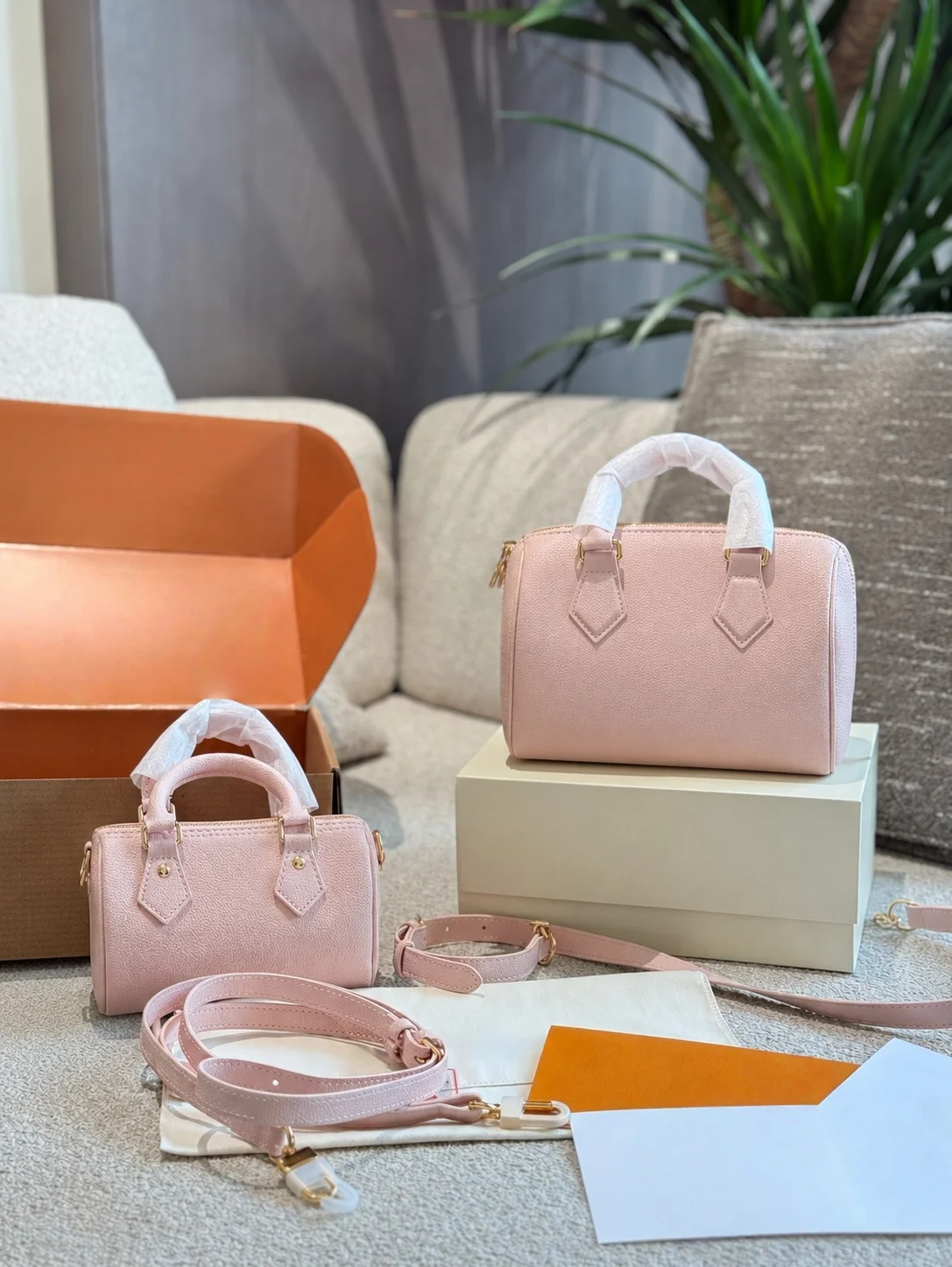 2026 New Pink Pillow Bag Women Classic Versatile Handbag Crossbody Bag Practical Daily Commute Essential
2026 New Pink Pillow Bag Women Classic Versatile Handbag Crossbody Bag Practical Daily Commute Essential