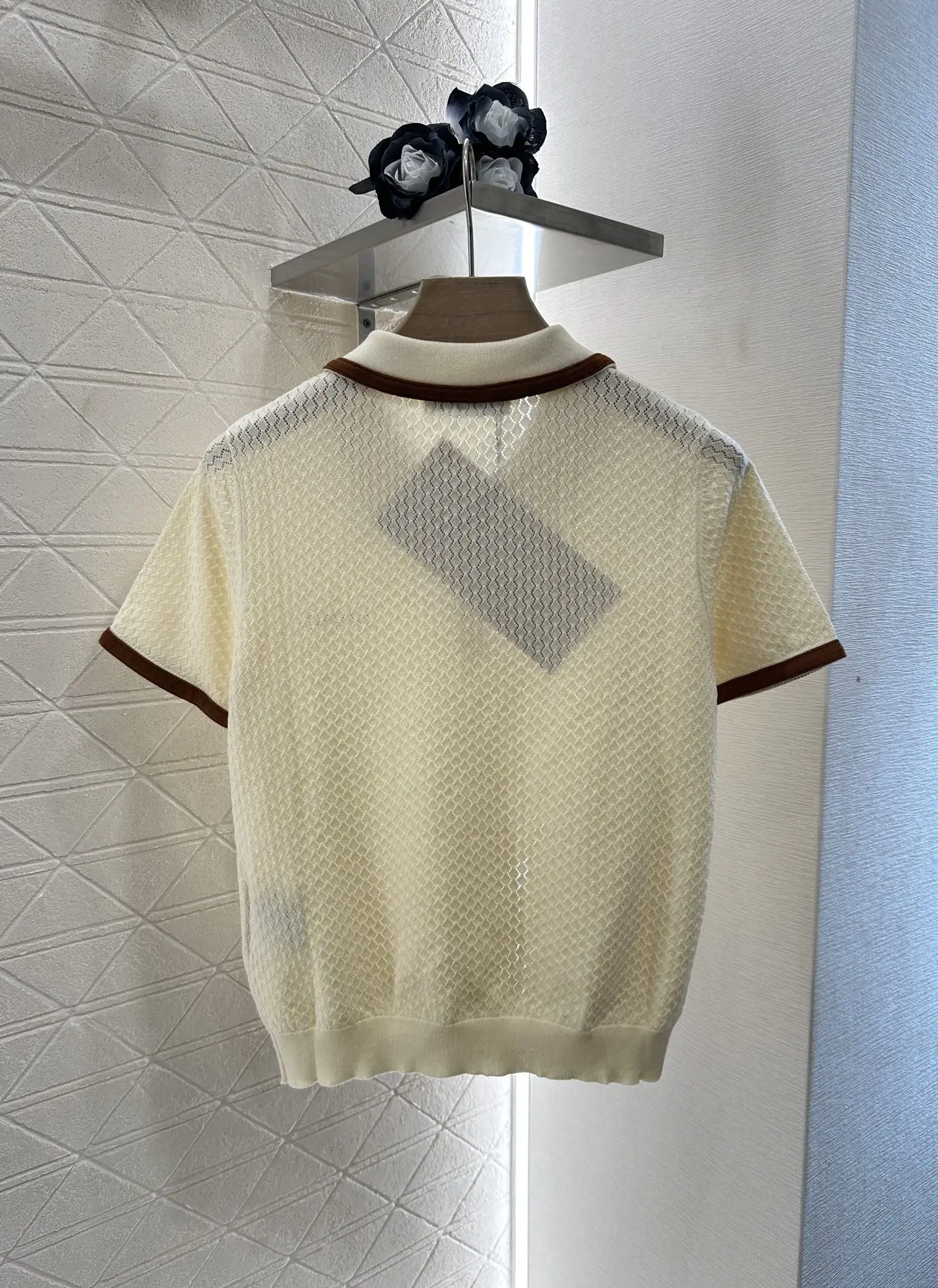 2025 Summer All-match Fashion Letter Print Contrast Color Threaded Edge Polo Neck Knitted Lapel Short Sleeve 045
2025 Summer All-match Fashion Letter Print Contrast Color Threaded Edge Polo Neck Knitted Lapel Short Sleeve 045