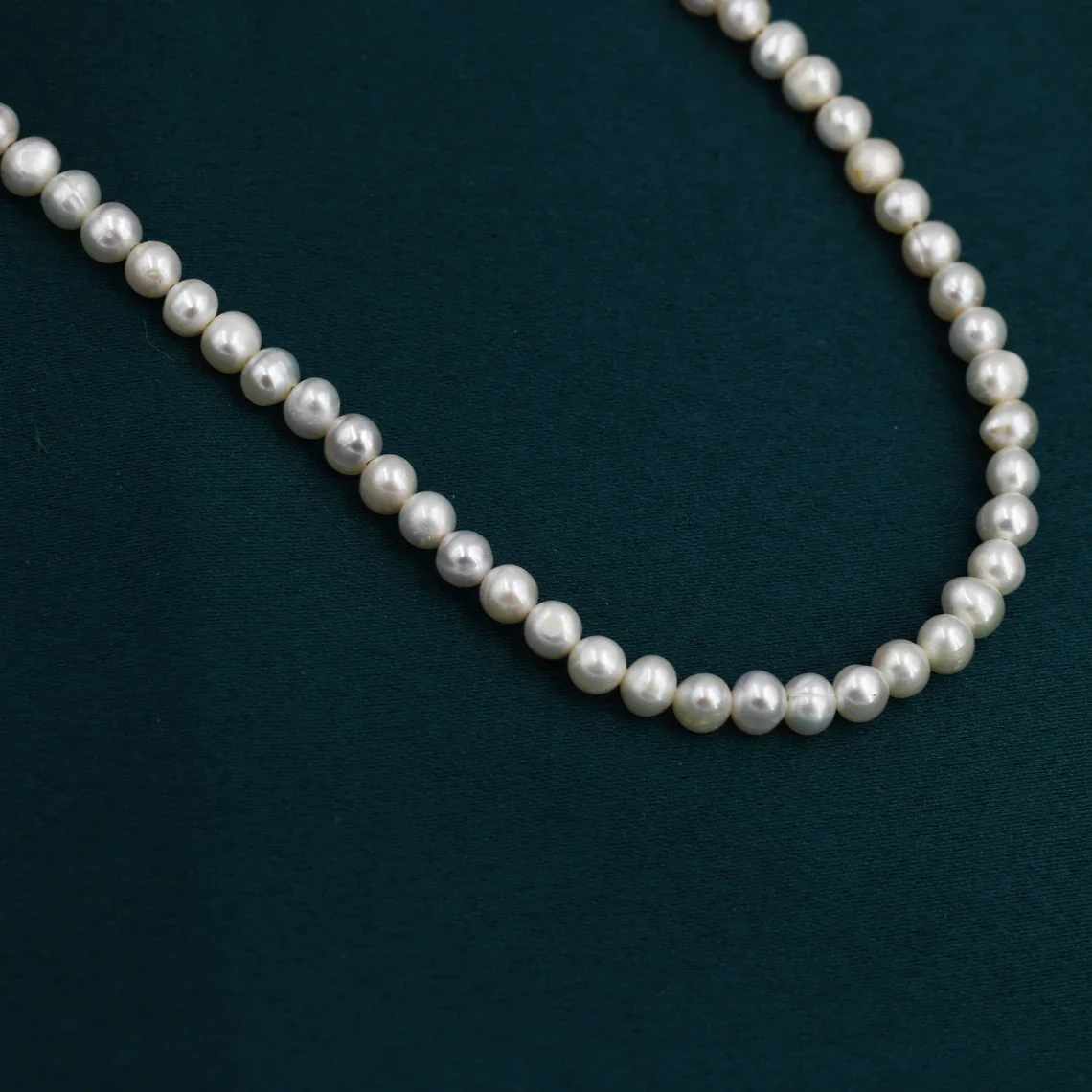 Round Pearl Bead Chain Necklace Personalized High Value Light Luxury Ladies Daily Accessories Best Graduation Gift For Girls
Round Pearl Bead Chain Necklace Personalized High Value Light Luxury Ladies Daily Accessories Best Graduation Gift For Girls