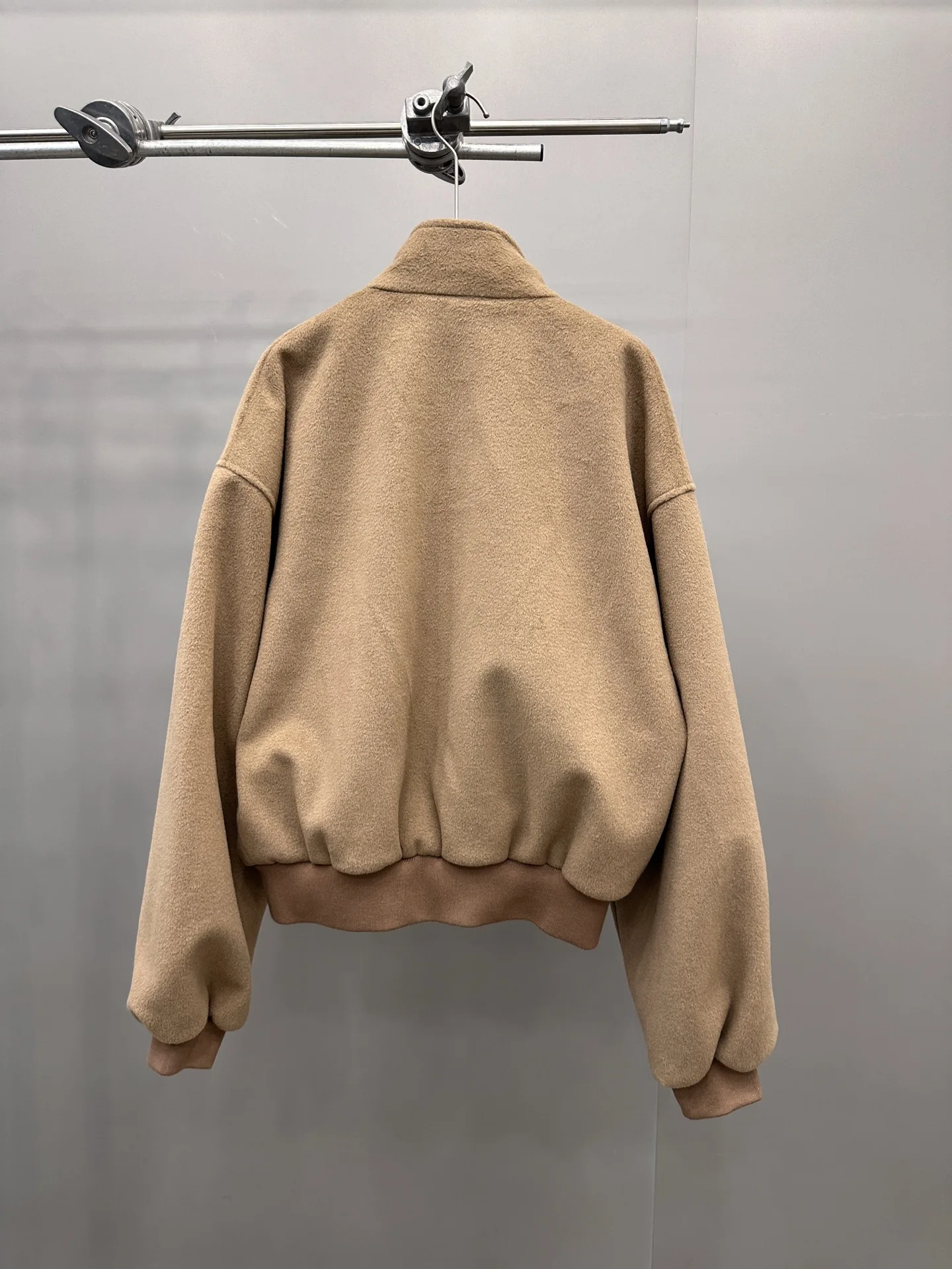 2025 ранняя осень, женская куртка, модная новая повседневная свободная куртка с заниженными плечами, вышивка на груди, логотип, воротник-стойка, кардиган на пуговицах
2025 ранняя осень, женская куртка, модная новая повседневная свободная куртка с заниженными плечами, вышивка на груди, логотип, воротник-стойка, кардиган на пуговицах