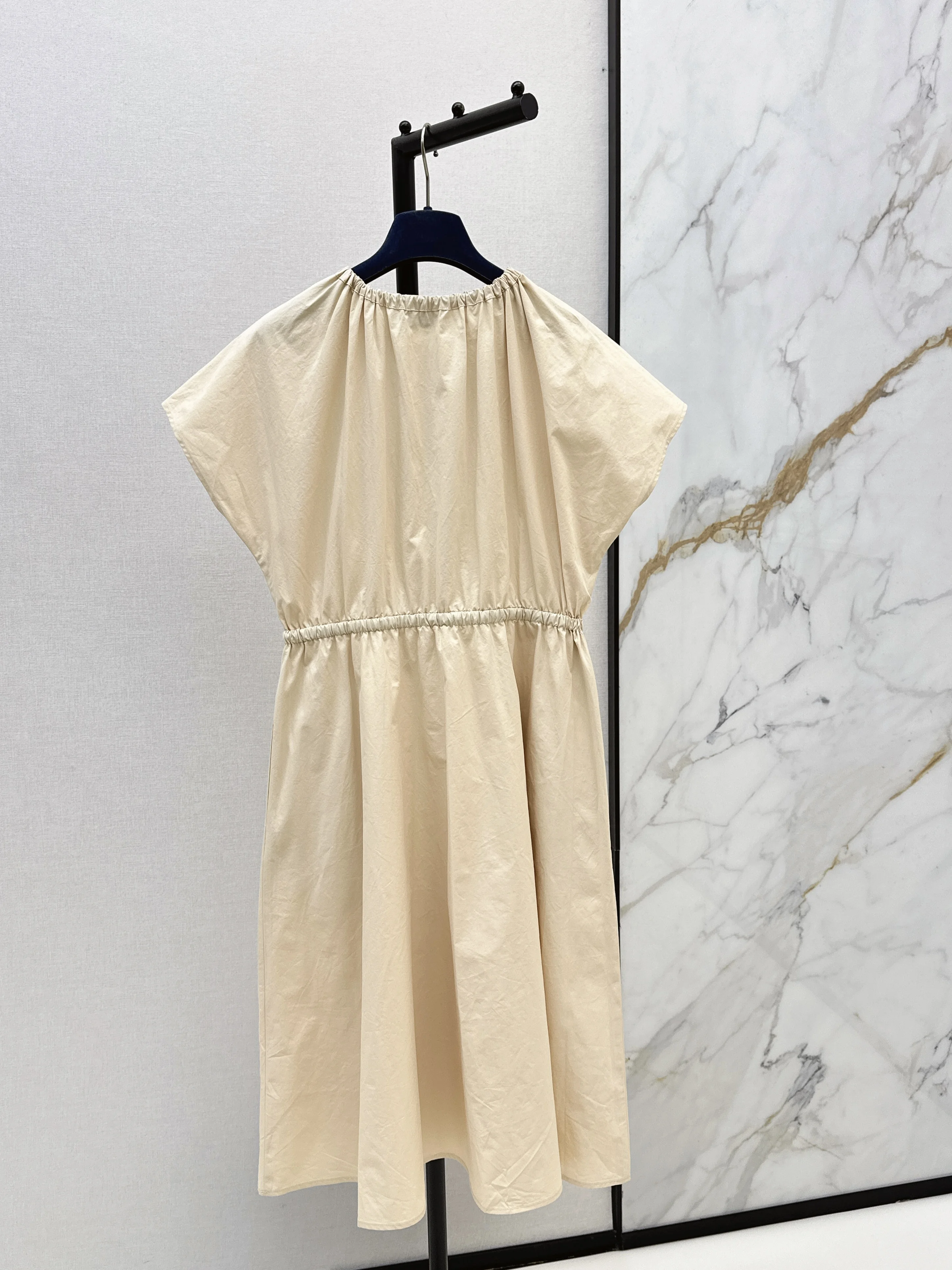 2026 Early Spring Designer Dress Ruffled sleeves with Belt velvet Mid-Length A-line Button Slimming Half-Sleeved
2026 Early Spring Designer Dress Ruffled sleeves with Belt velvet Mid-Length A-line Button Slimming Half-Sleeved