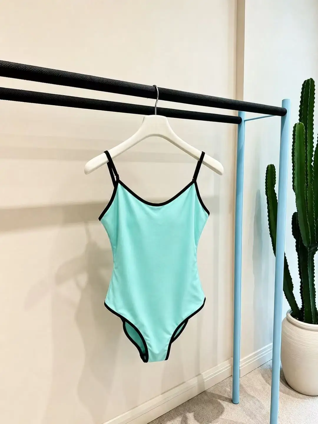 Women's One-Piece Swimsuit 2026 Summer New Slim Stretch Sling Bodysuit for Beach and Seaside Vacation High Quality Clothes 3A3
Women's One-Piece Swimsuit 2026 Summer New Slim Stretch Sling Bodysuit for Beach and Seaside Vacation High Quality Clothes 3A3