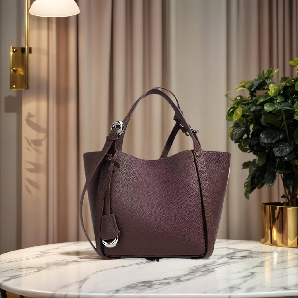 2025 New Casual Simple Design Women's Bags Trapezoid Genuine Leather Tote Bag High Quality Full Grain Shoulder Bag
2025 New Casual Simple Design Women's Bags Trapezoid Genuine Leather Tote Bag High Quality Full Grain Shoulder Bag