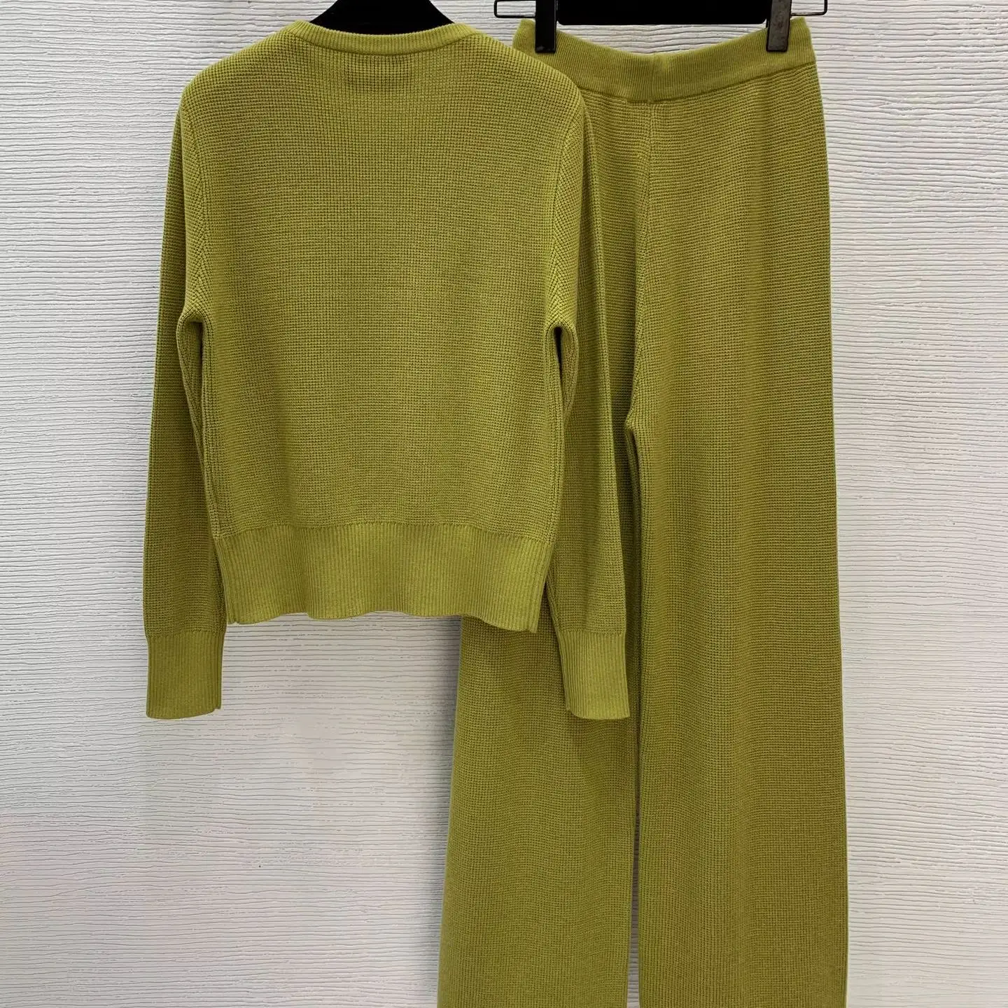 2026 Women Clothing Early Spring Wear Versatile Casual Knitted Two-Piece Suit Round Neck Pullover Sweatshirt Wide Leg Pants
2026 Women Clothing Early Spring Wear Versatile Casual Knitted Two-Piece Suit Round Neck Pullover Sweatshirt Wide Leg Pants