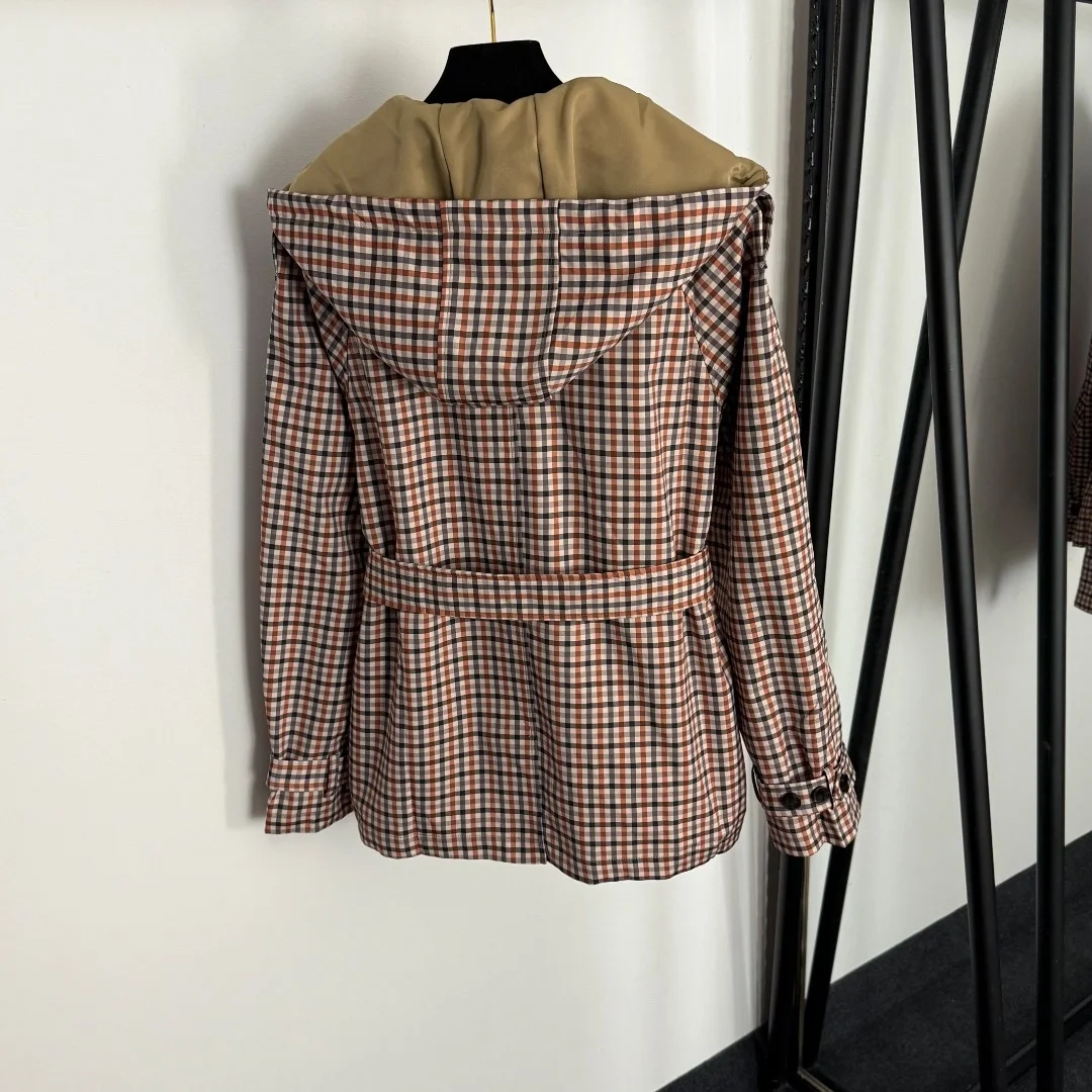 2025 Early Autumn Women's Clothing Double-breasted Plaid Lapel Long-sleeved Hooded Short Windbreaker Jacket Women's coat
2025 Early Autumn Women's Clothing Double-breasted Plaid Lapel Long-sleeved Hooded Short Windbreaker Jacket Women's coat
