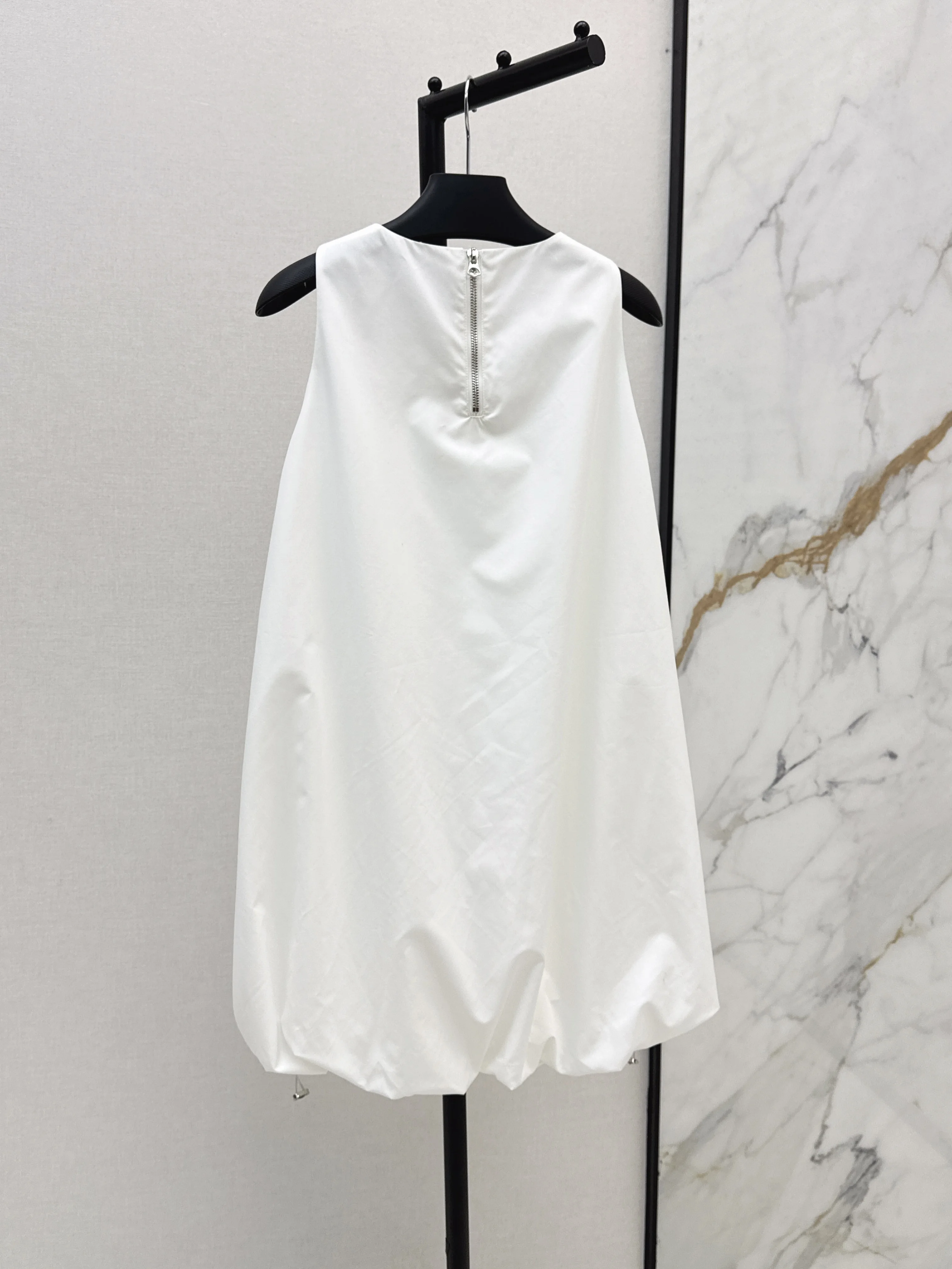 2025 New Dress Zippers O-neck Sleeveless Polyester Drawstring Fashionable Versatile Slimming Figure-hugging Spring Summer
2025 New Dress Zippers O-neck Sleeveless Polyester Drawstring Fashionable Versatile Slimming Figure-hugging Spring Summer