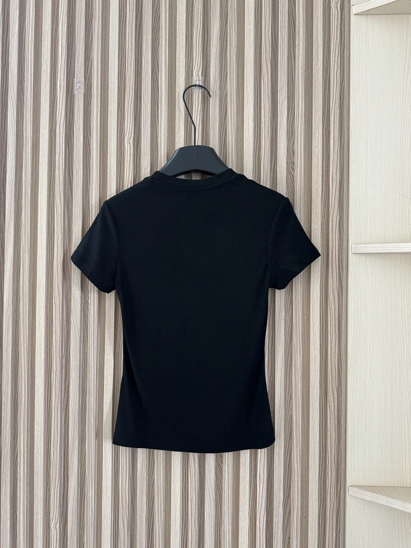 Autumn 2025 New Embroidered Round-Neck T-Shirt for Women: Slim-Fit Short Sleeve Top in Casual Daily Style
Autumn 2025 New Embroidered Round-Neck T-Shirt for Women: Slim-Fit Short Sleeve Top in Casual Daily Style