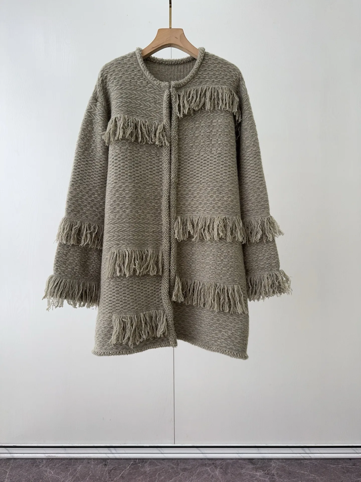 100% Cashmere High Quality New Women Long Sleeve Knitted Cardigan Tops Elegant Casual O-Neck Tassel Chic Luxury Autumn Sweater
100% Cashmere High Quality New Women Long Sleeve Knitted Cardigan Tops Elegant Casual O-Neck Tassel Chic Luxury Autumn Sweater